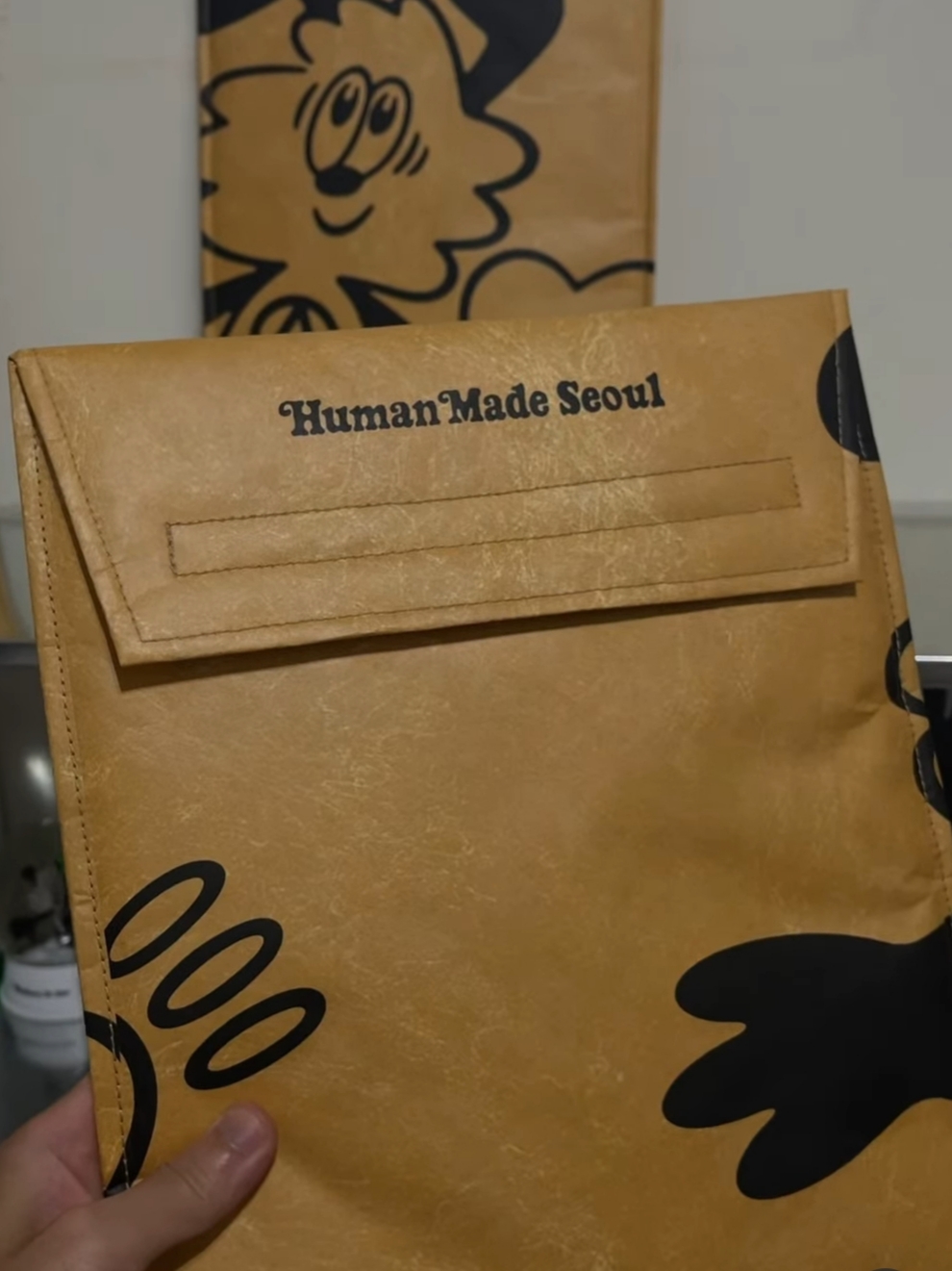 Human Made x Verdy PC Tablet Case 14 Inch Beige - Jamsil Store Exclusvie 착용 스타일