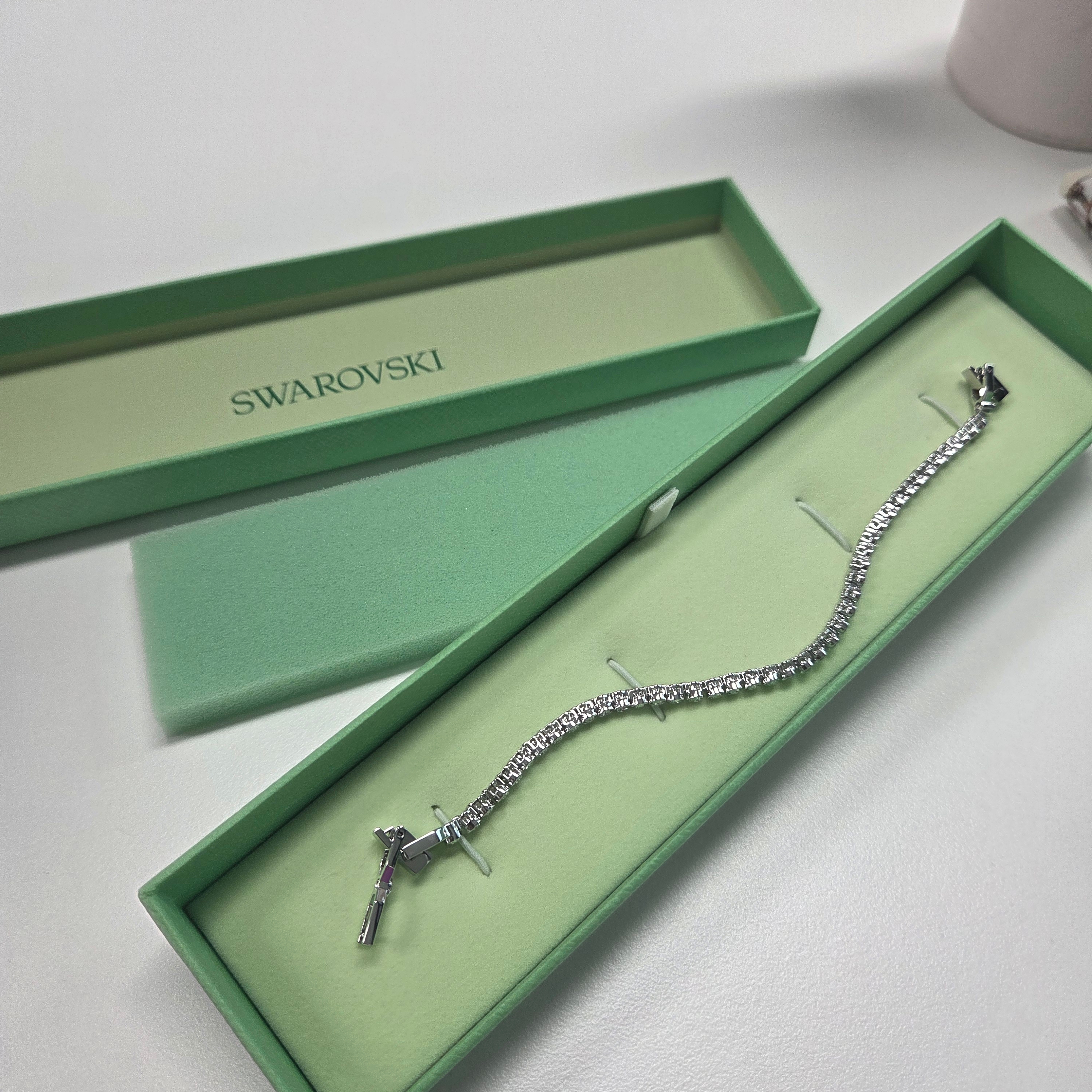 (W) Swarovski Emily Bracelet White Rhodium Plated 착용 스타일 - 1