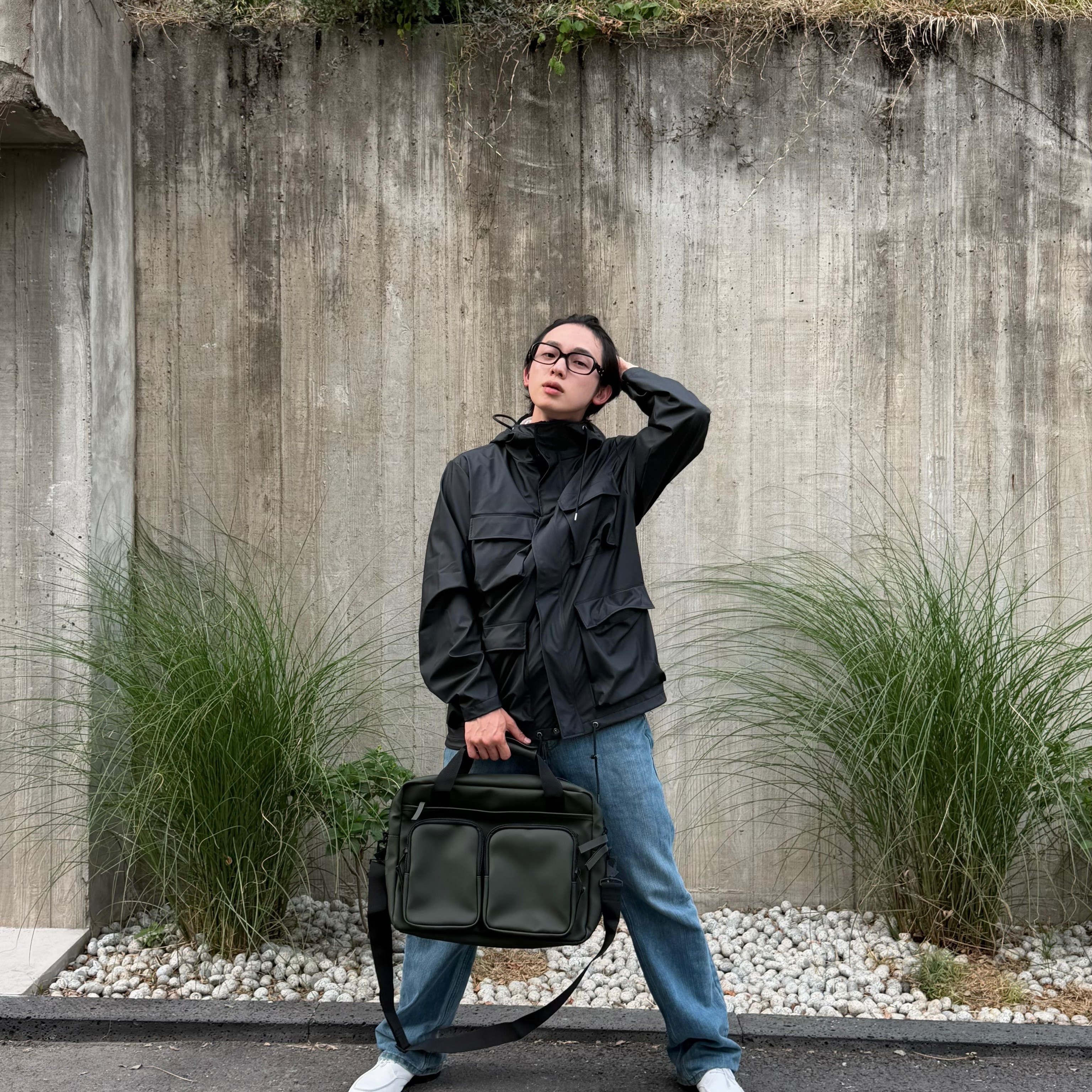 Gentle Monster x Maison Margiela MM212 Black Clear 착용 스타일 - 1