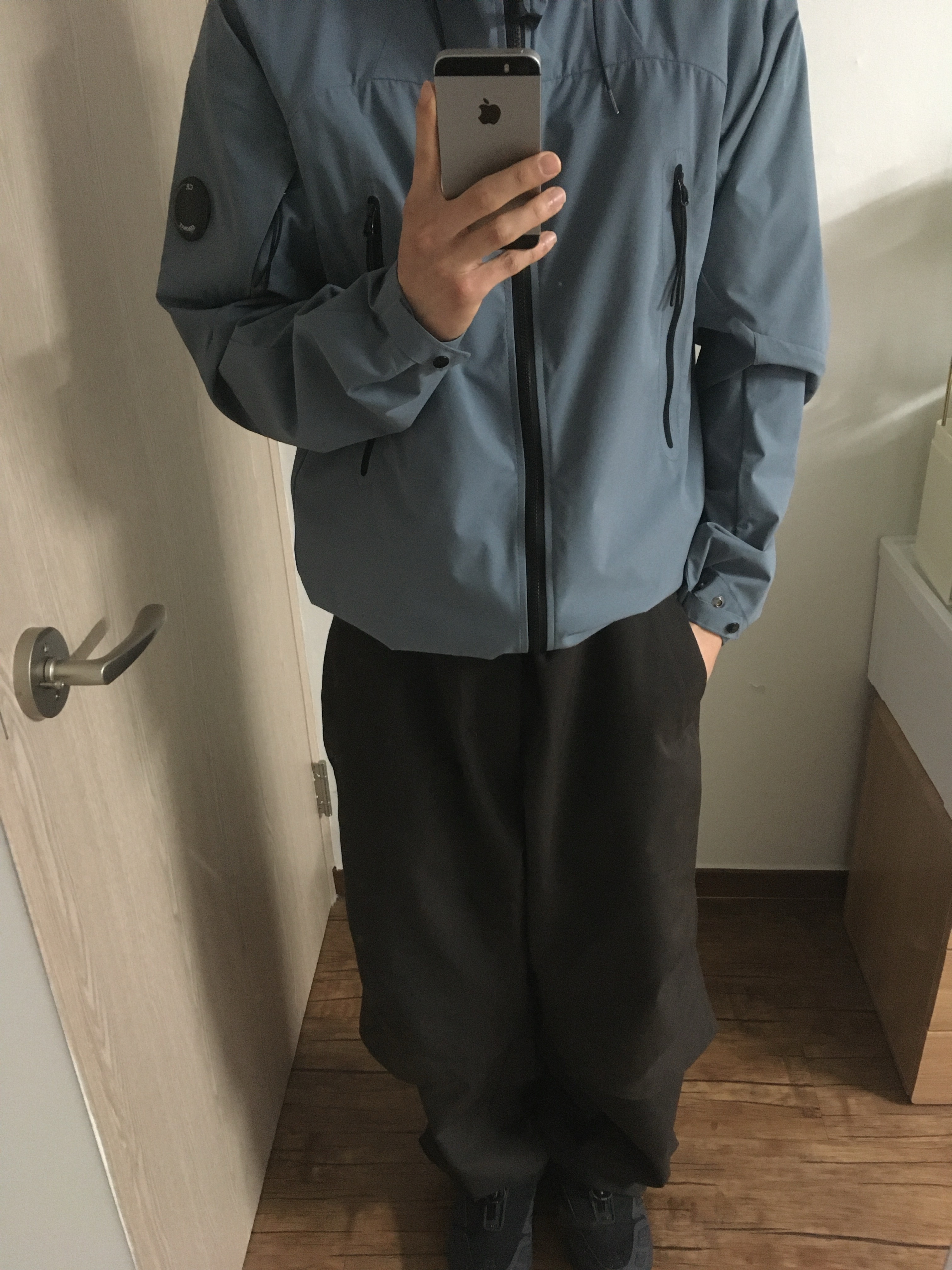 C.P. Company Hood Windbreaker Jacket Bluegrey - 25SS, Sansan Gear Layered Pants Brown 착용 스타일 - 1