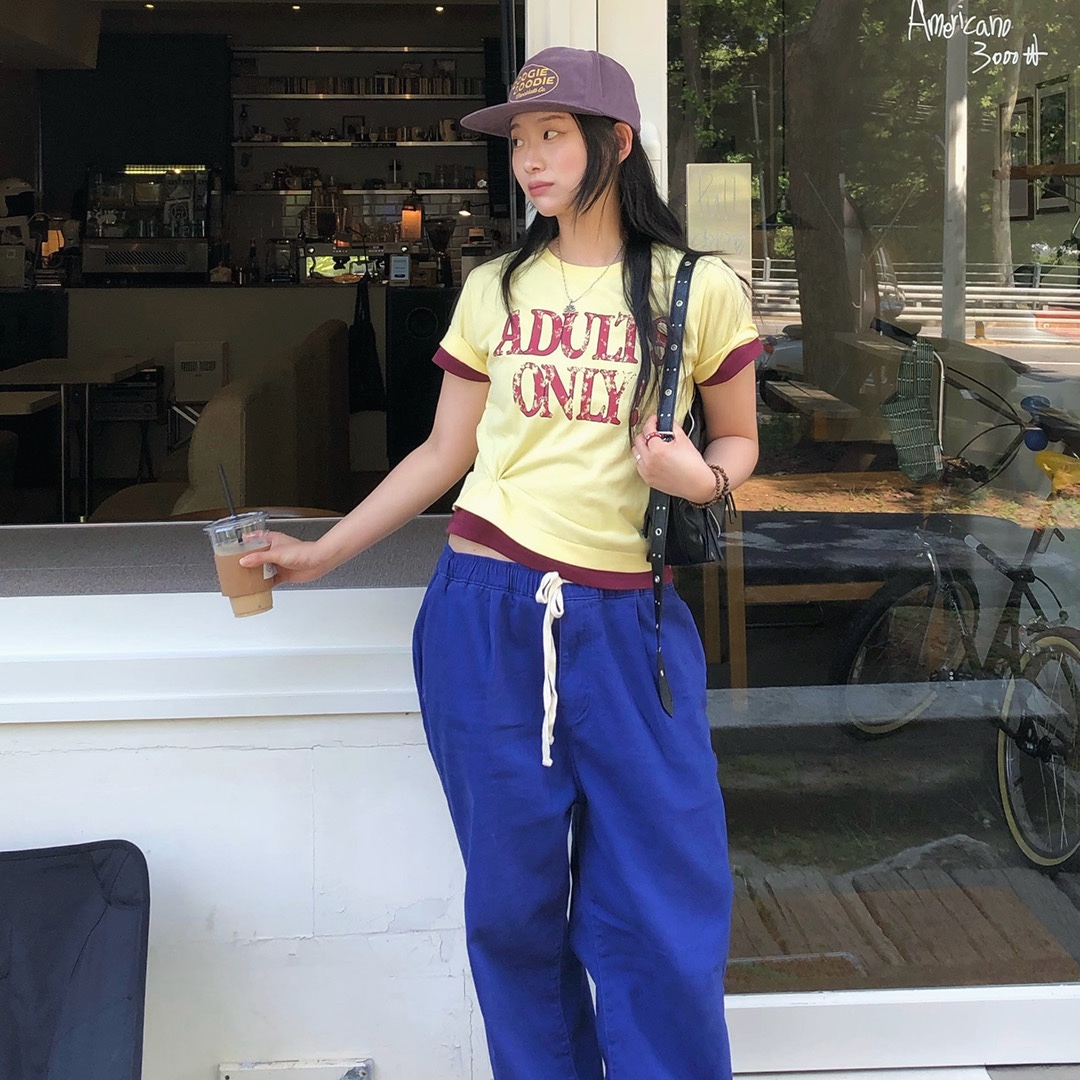 Thevinylhouse Adults Only Tee Yellow 착용 스타일