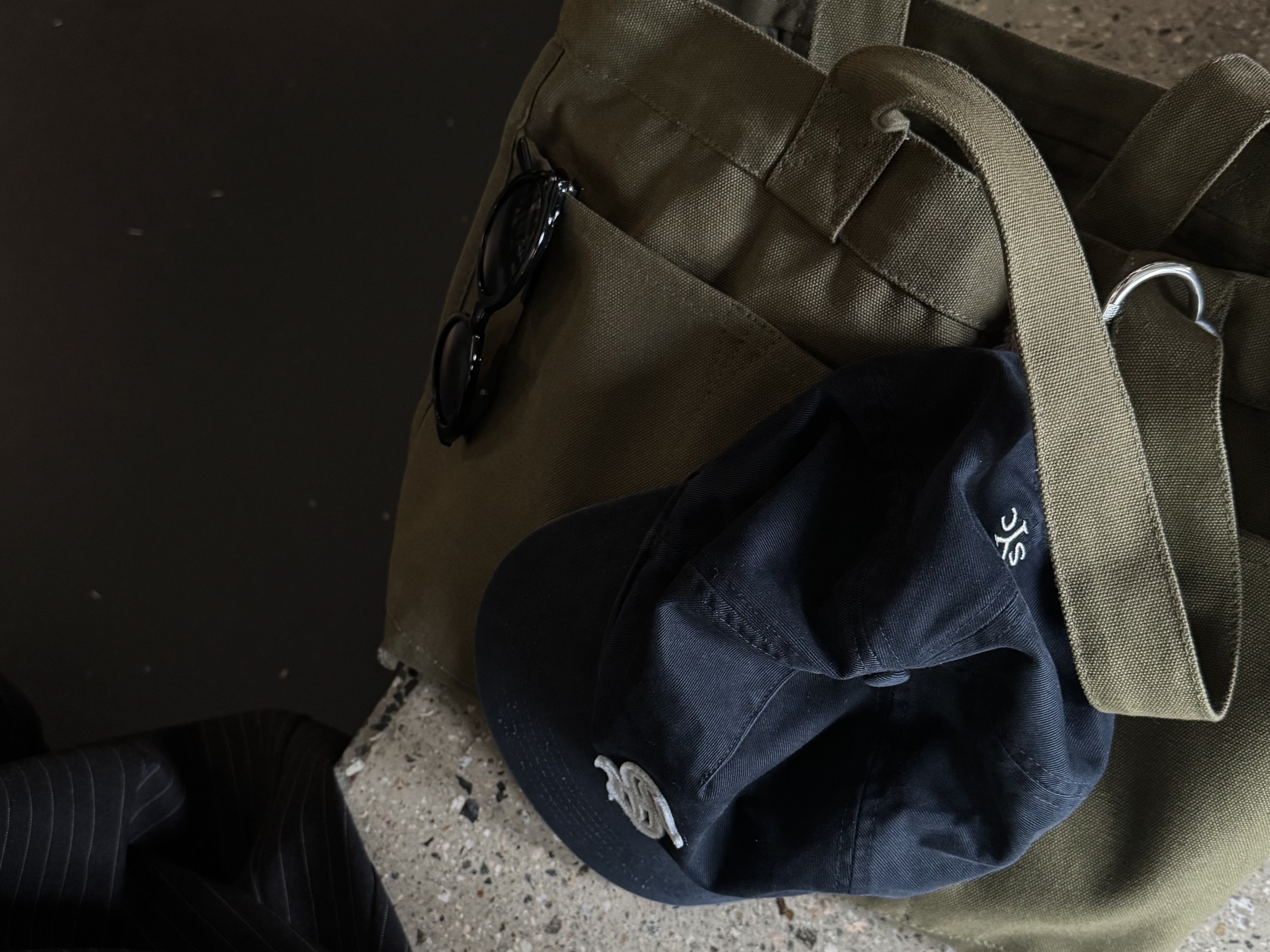 [예약 배송] Sunday Ceremony Old English Vintage Logo Cap - Blue, [예약 배송] Sunday Ceremony Old English Vintage Logo Cap - Lavender 착용 스타일 - 1