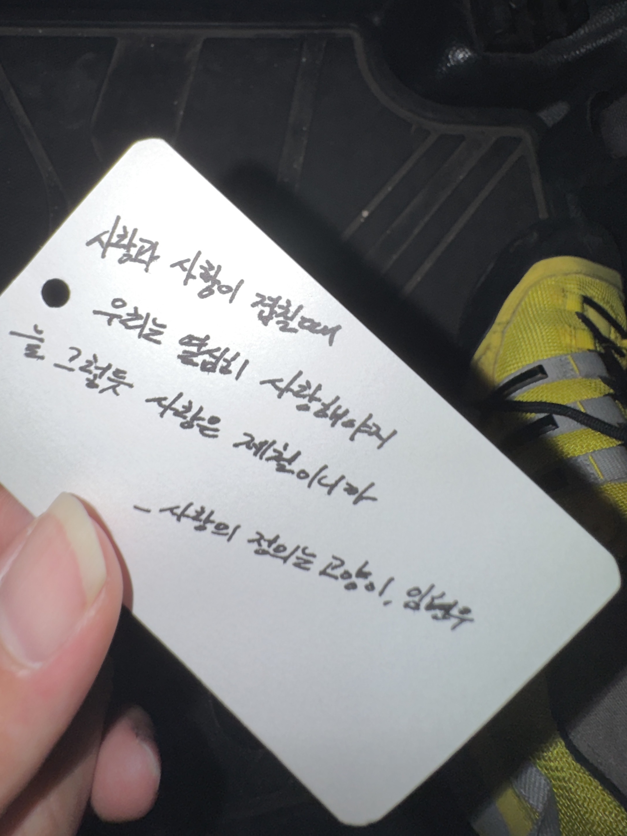[A등급]  Refurbished Apple Watch Series 10 46mm  Cellular (Titanium), Nike Air Force 1 '07 Low White 착용 스타일 - 3