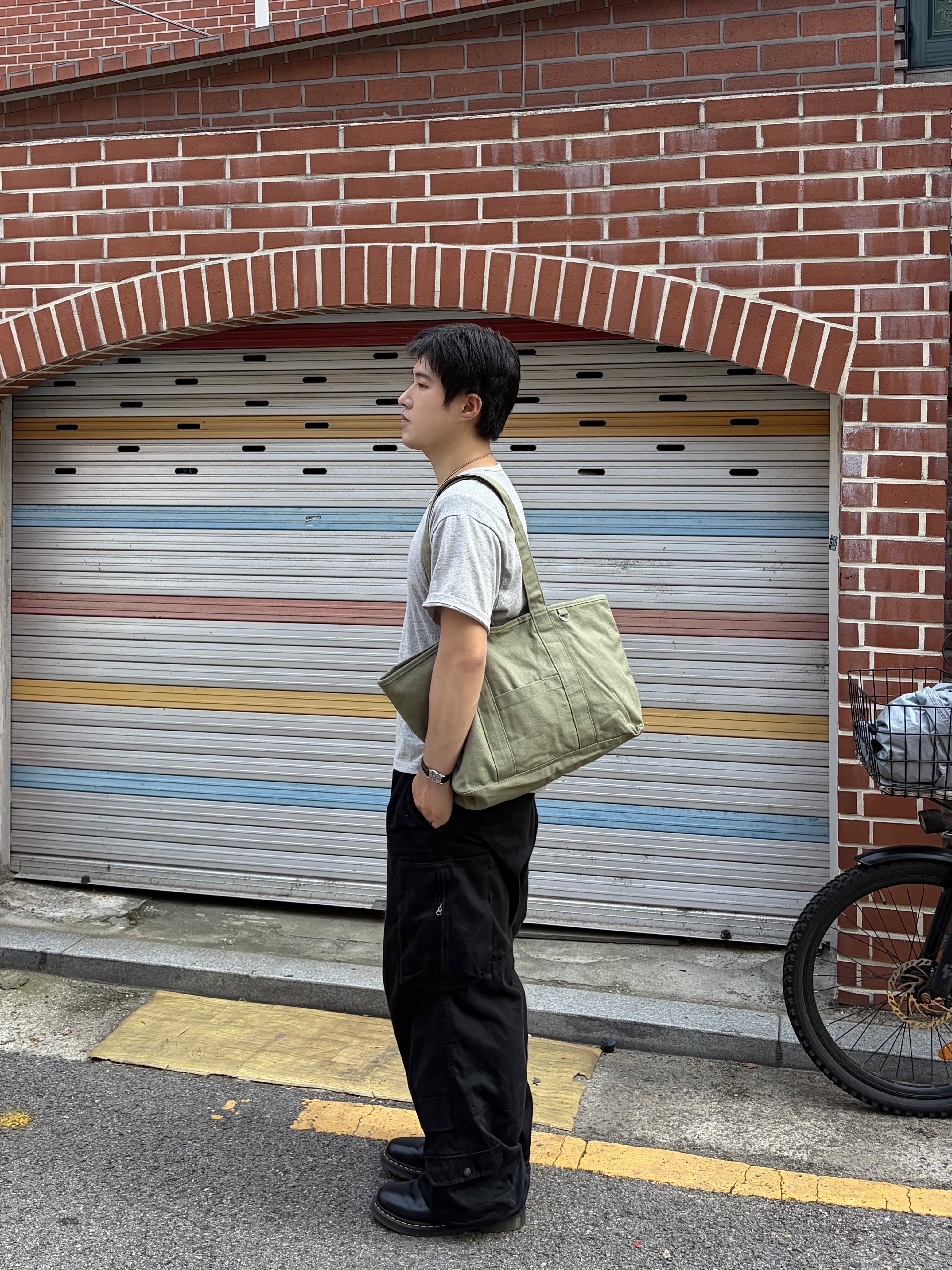 Hatchingroom Zip Cargo Work Pants Black, Dr. Martens 1461 Smooth Black 착용 스타일 - 2