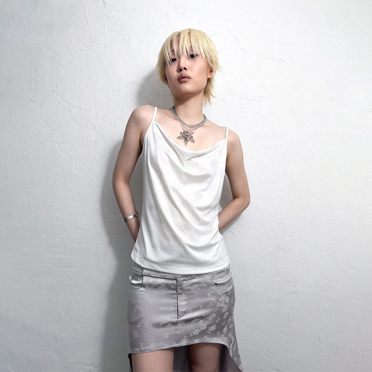 스틸레써디 글리터 카울 넥 캐미솔: 화이트(Still Lethardy Glitter Cowl Neck Camisole: White) - 4