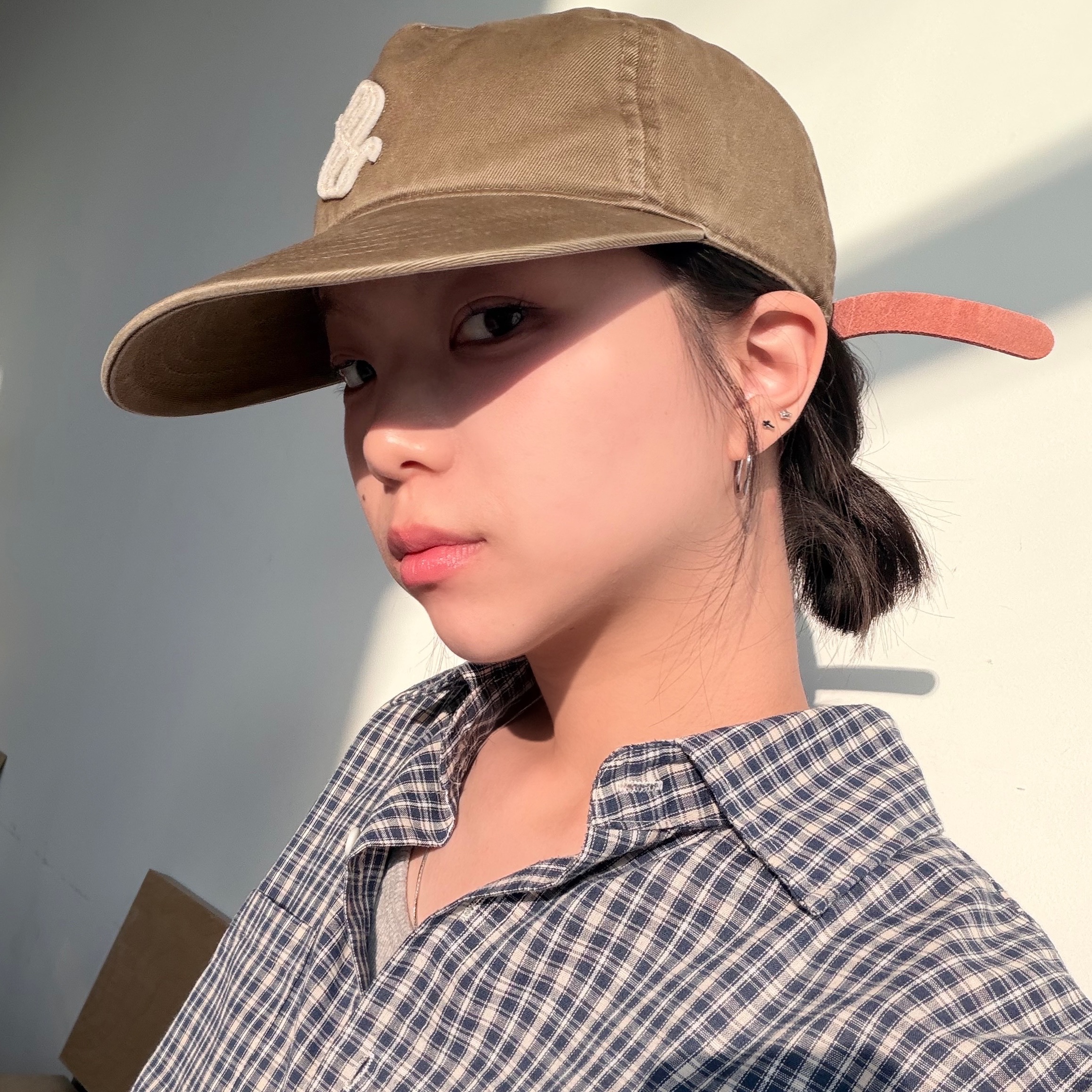 Sunday Ceremony Sy Logo 5 Panel New Cotton Cap - Light Brown 착용 스타일 - 4