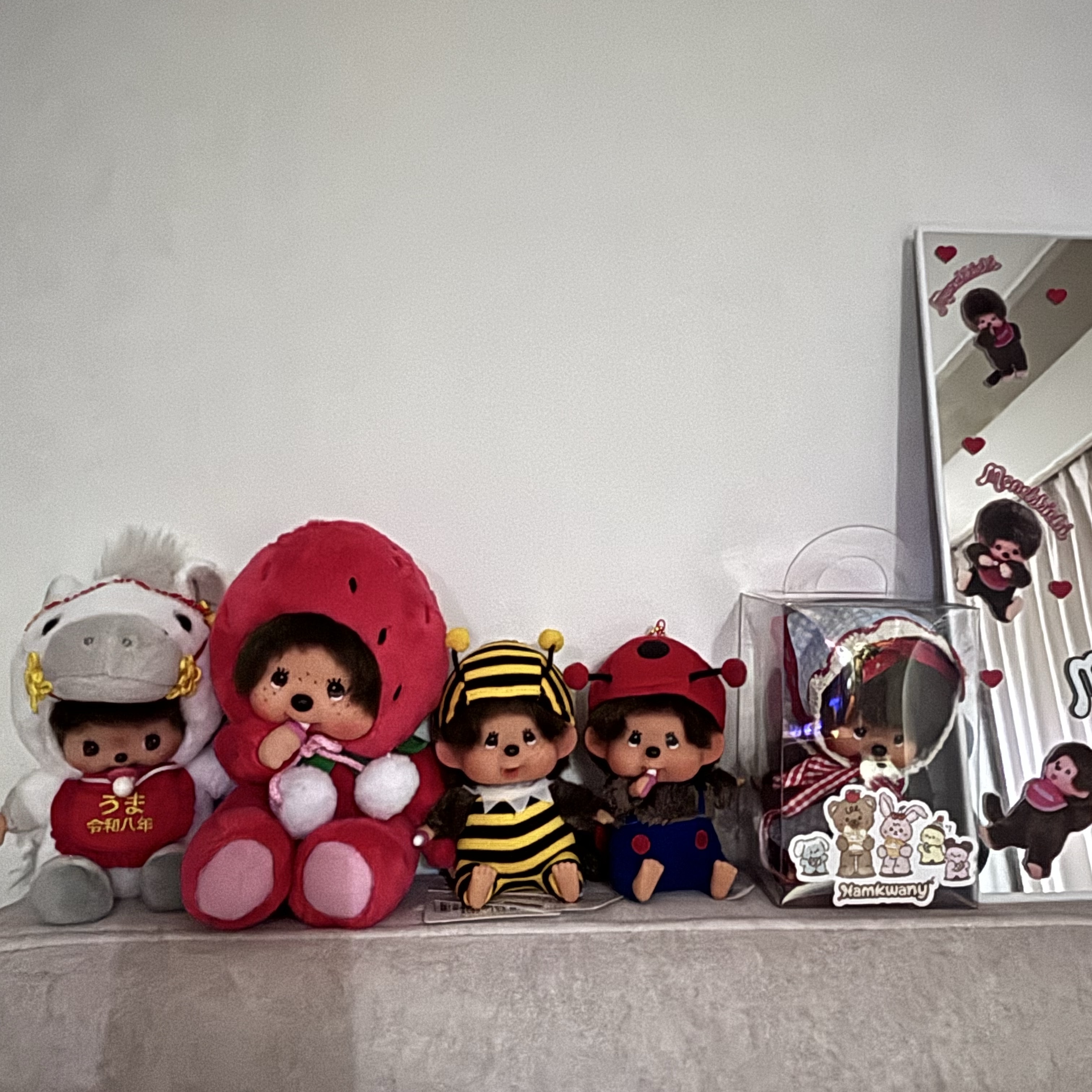 Monchhichi Bighead SS Bee Key Chain 착용 스타일