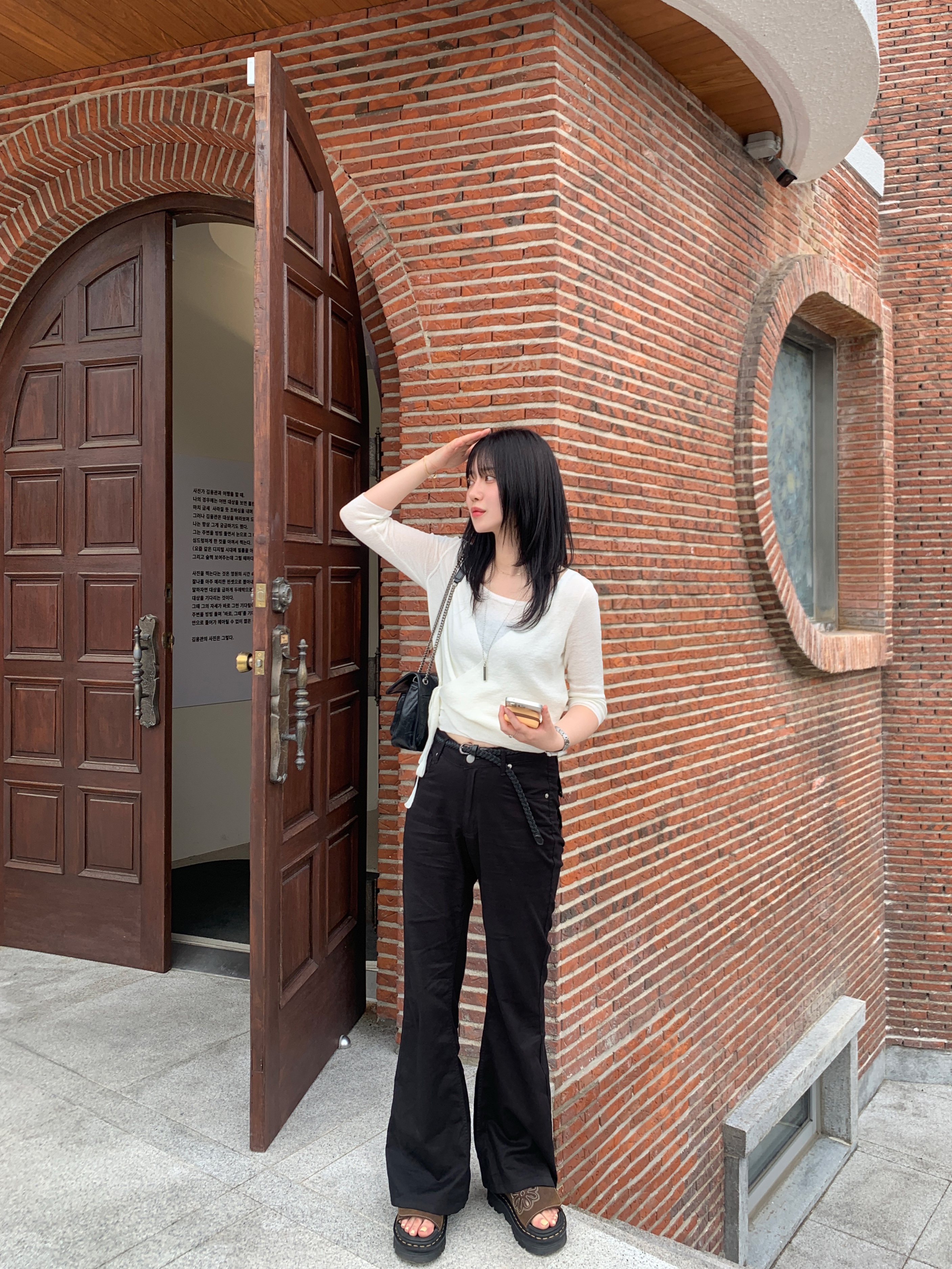 Dr. Martens Zebzag Flower Crazy Horse Leather Slides Dark Brown, Saint Laurent Black Monogram Niki Medium Bag with Silver Chain Strap in Crinkled Vintage Leather Black 착용 스타일 - 1