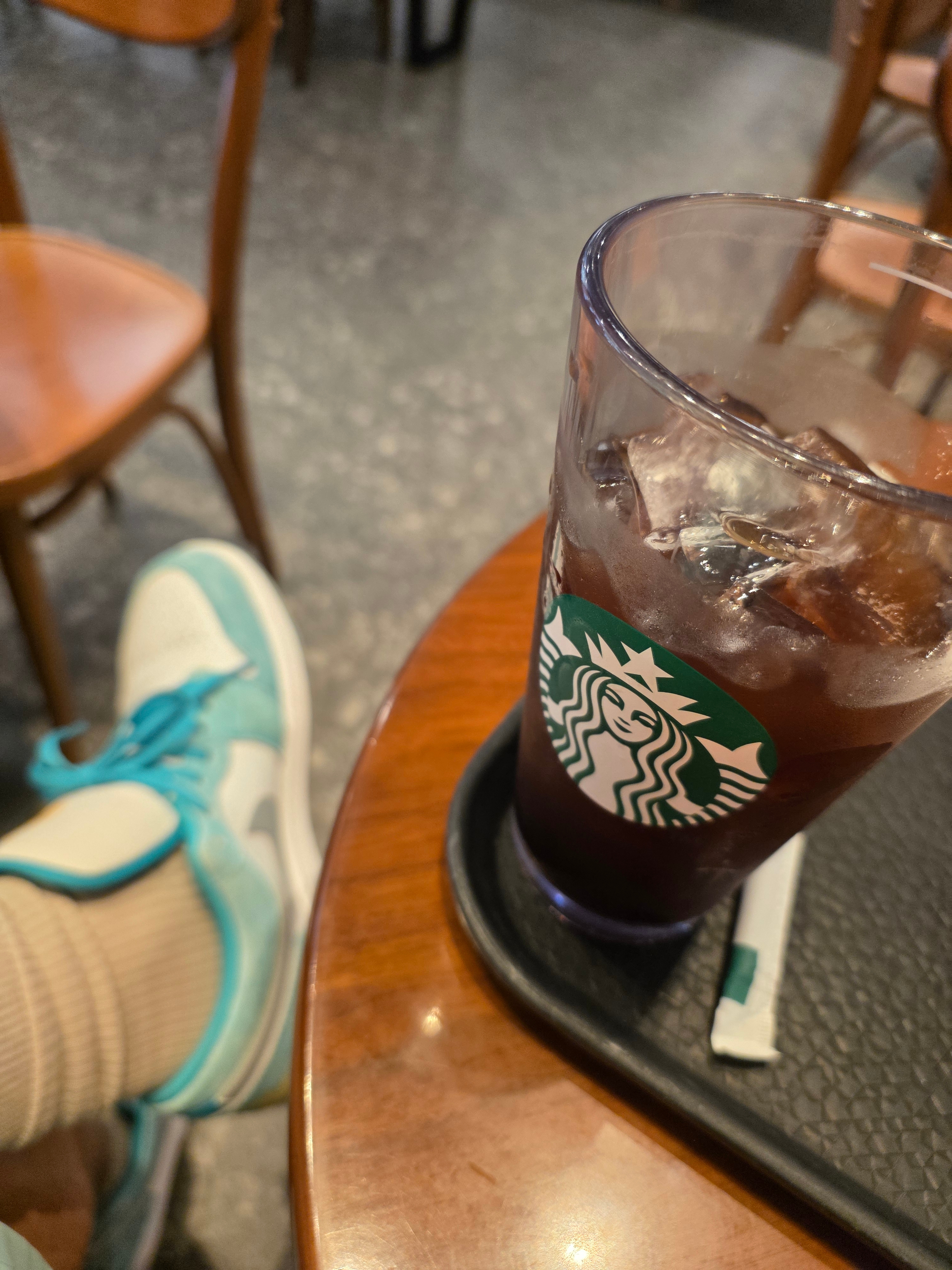 Starbucks SS Stanley Signature Quencher Tumbler 887ml, Nike Apex Denim Bucket Hat Aegean Storm Thunder Blue 착용 스타일 - 4