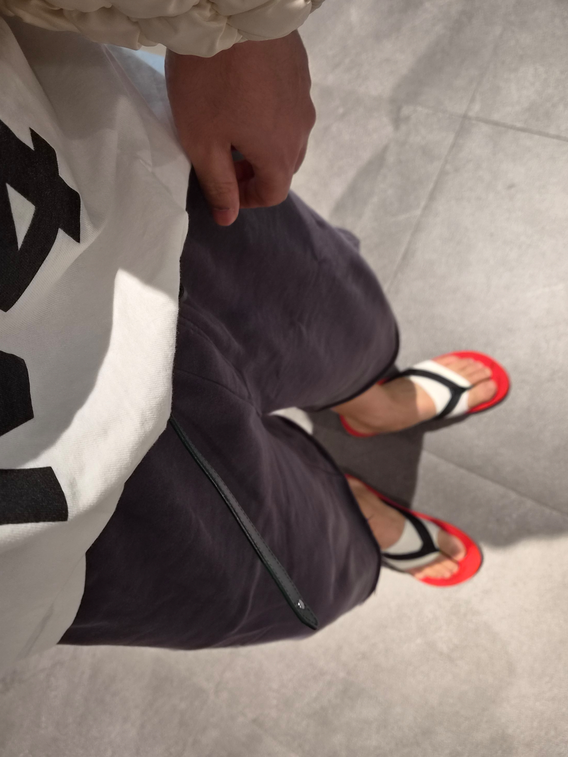 Stussy Pigment Dyed Stussy No.4 T-Shirt Natural, Matin Kim Vintage Washed Back Logo Bermuda Sweatpants In Charcoal 착용 스타일
