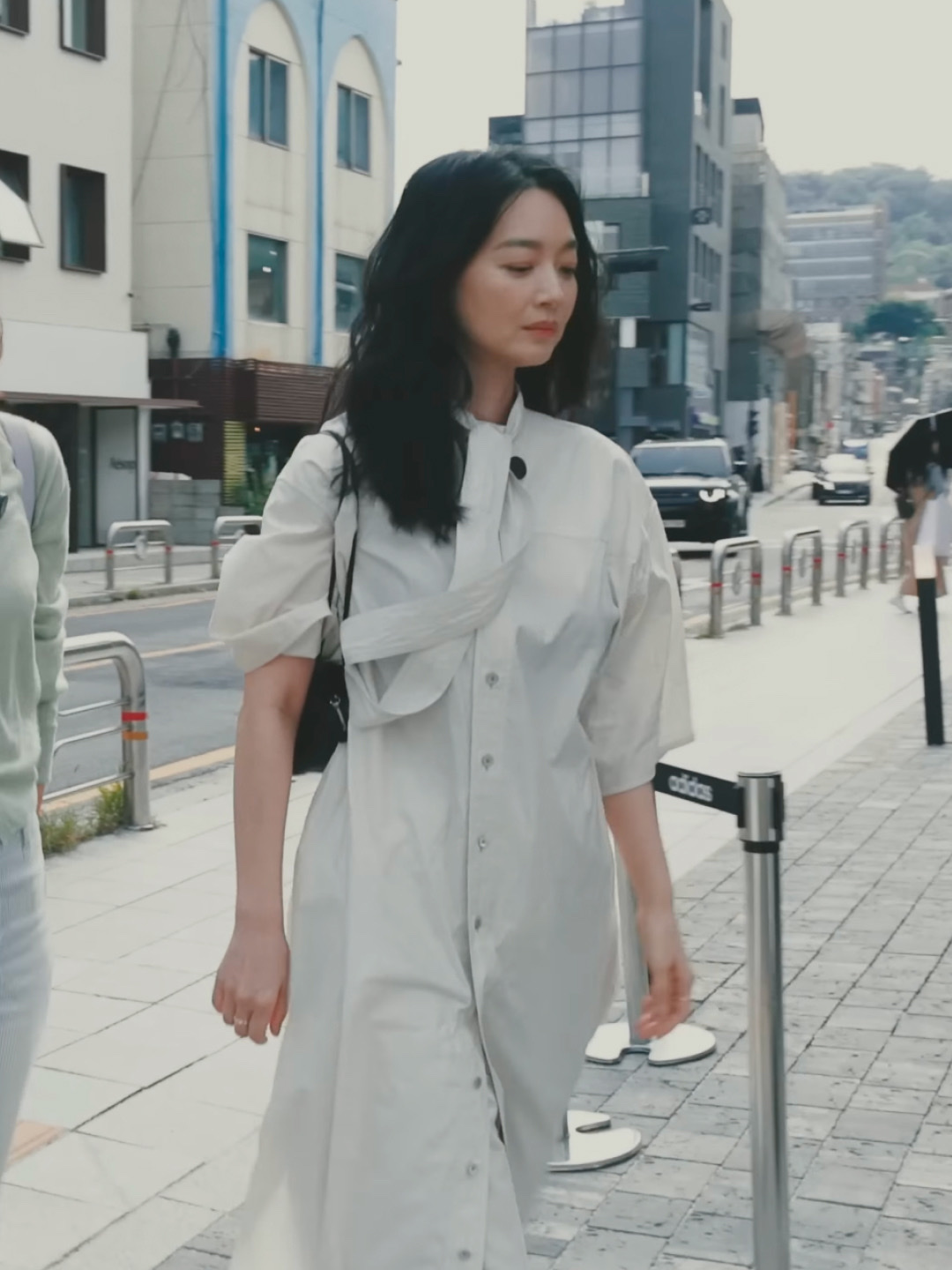 (W) Lemaire Washed Cotton Silk Reversible Tube Dress Light Cream, (W) Lemaire Washed Cotton Silk Reversible Tube Dress Squid Ink 착용 스타일 - 5