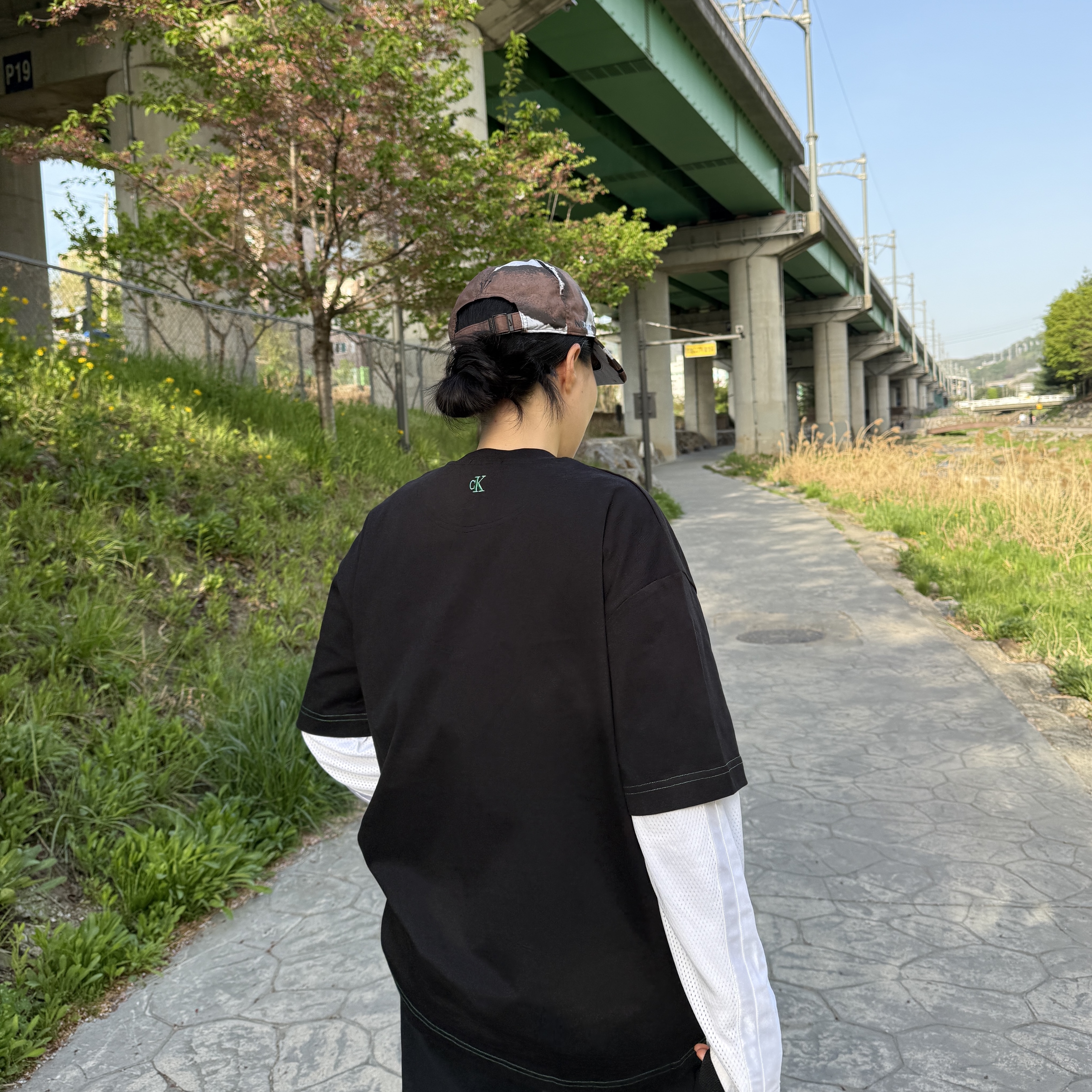 Nike x Drake Nocta Opal SSC Deep Cover Hat Safety Orange 착용 스타일 - 3