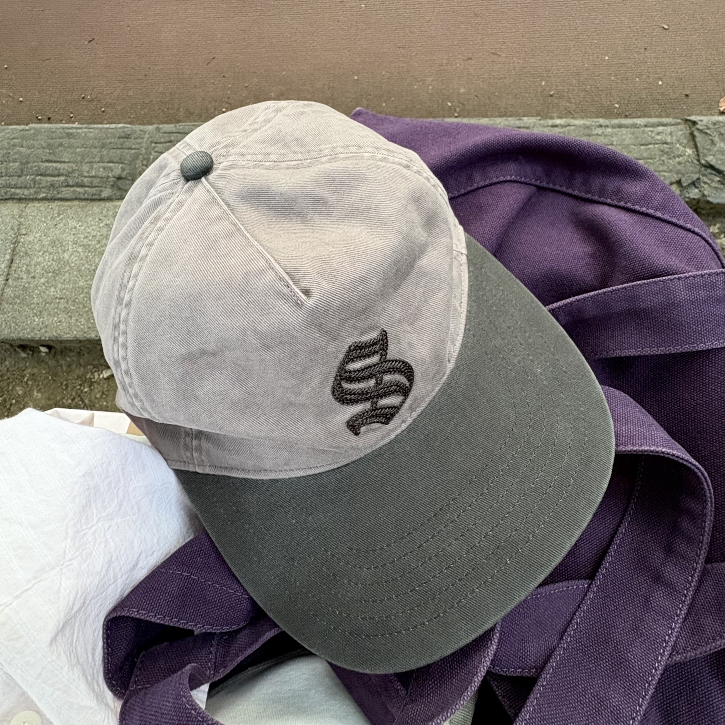 [예약 배송] Sunday Ceremony Old English Vintage Logo Cap - Lavender, Sunday Ceremony Sy Logo 5 Panel New Cotton Cap - Lavender 착용 스타일 - 4