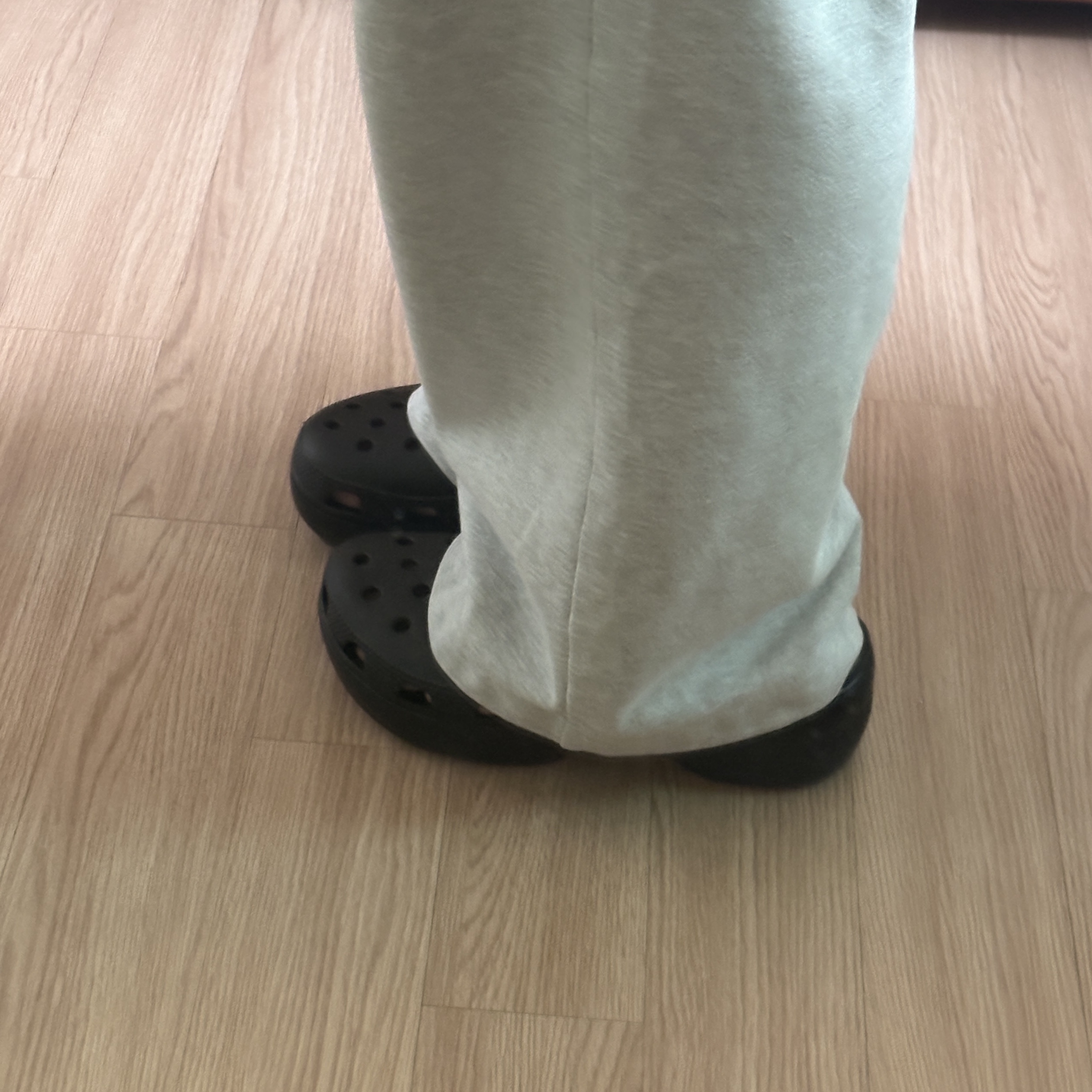 (W) Crocs Classic Platform Clog Black 착용 스타일
