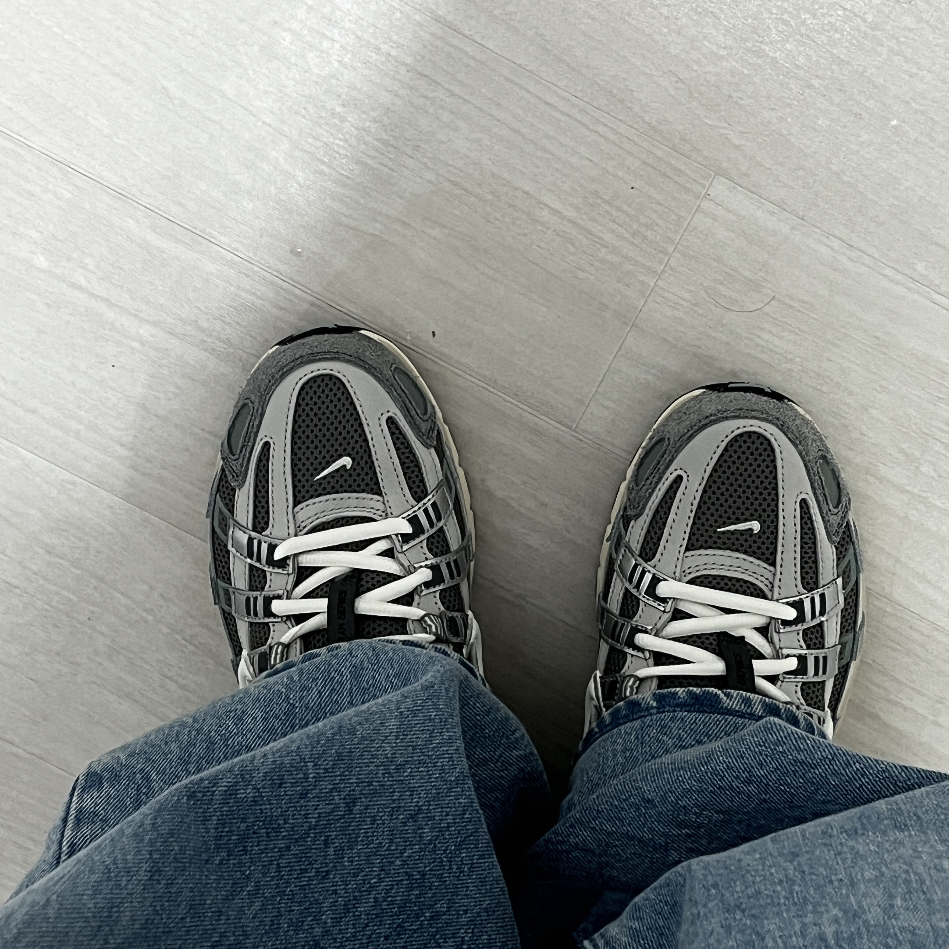 Nike P-6000 Flat Pewter Light Iron Ore 착용 스타일 - 2