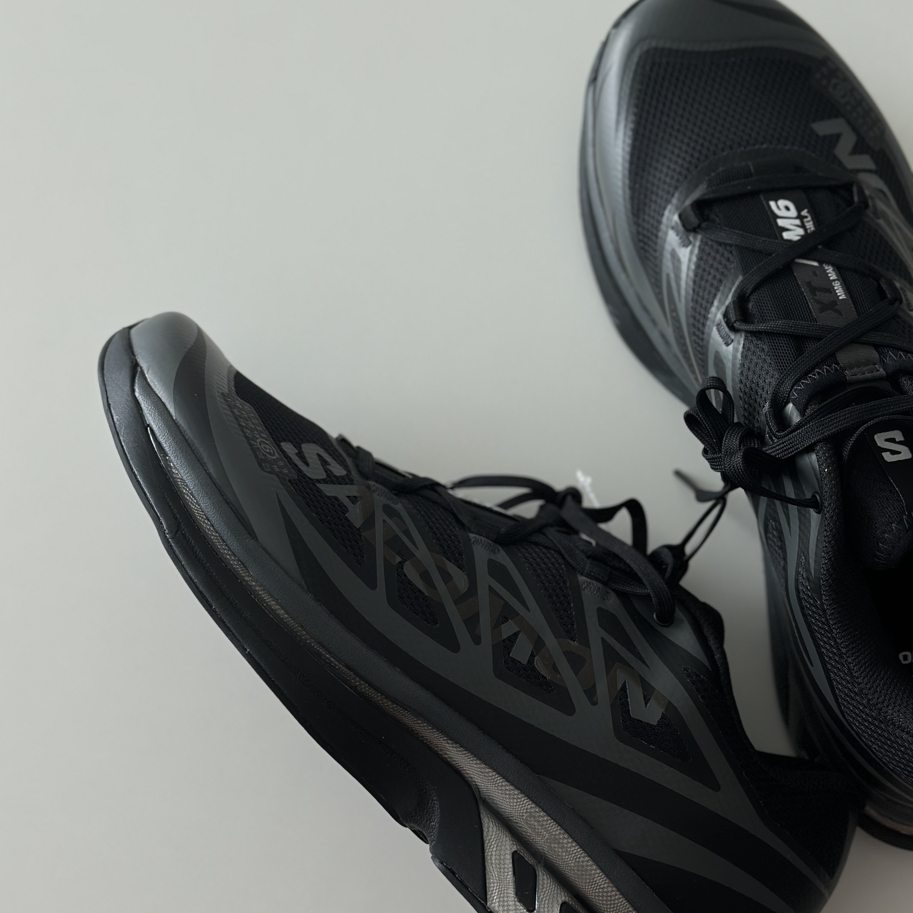 Salomon x MM6 Maison Margiela XT Black 착용 스타일 - 3