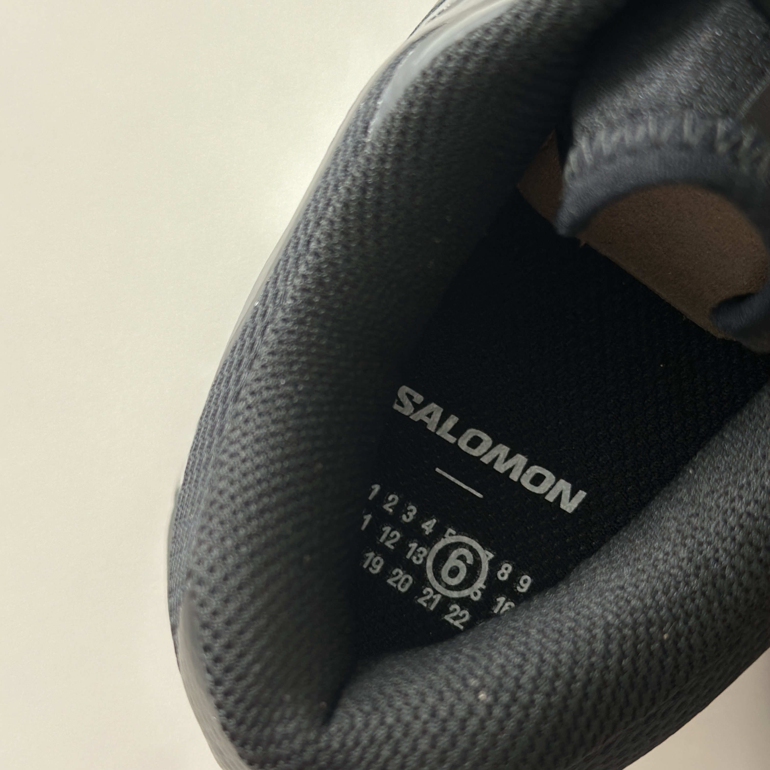 Salomon x MM6 Maison Margiela XT Black 착용 스타일 - 4