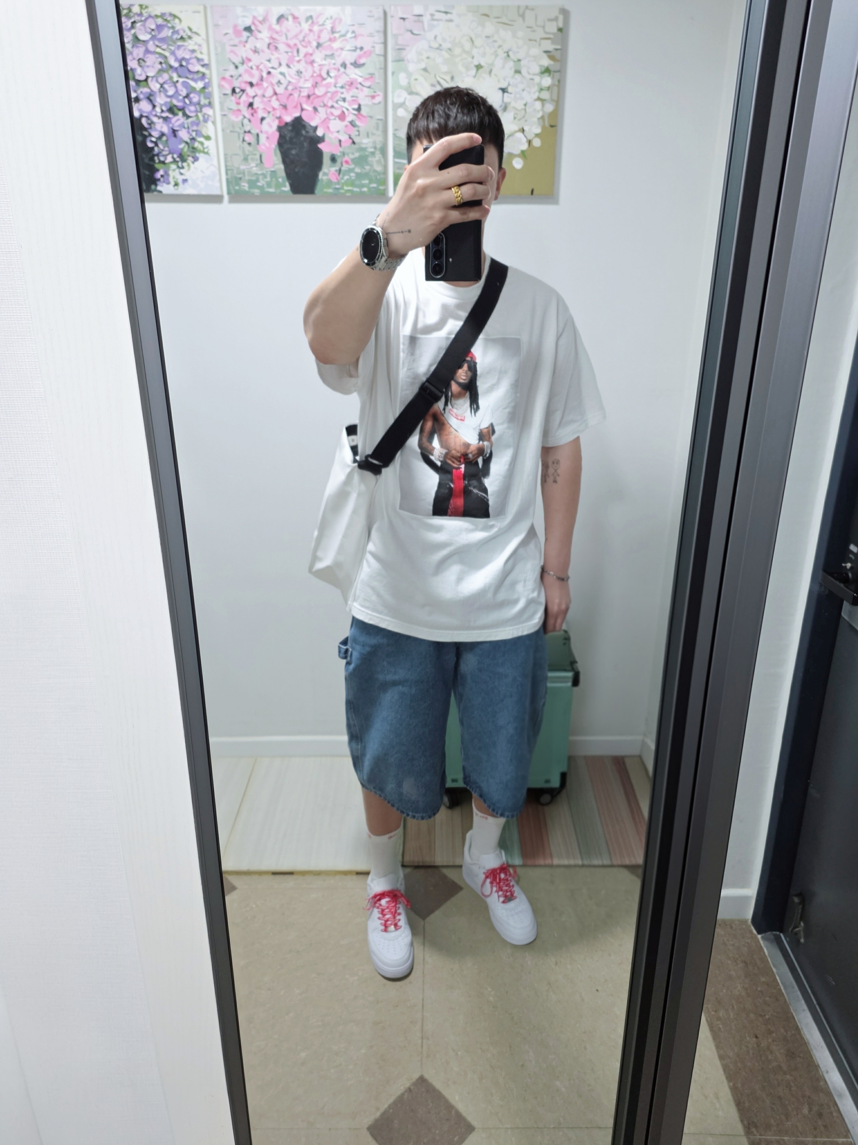 Supreme Playboi Carti T-Shirt White - 25FW, Supreme x Ortlieb Small Messenger Bag White - 24SS 착용 스타일 - 2