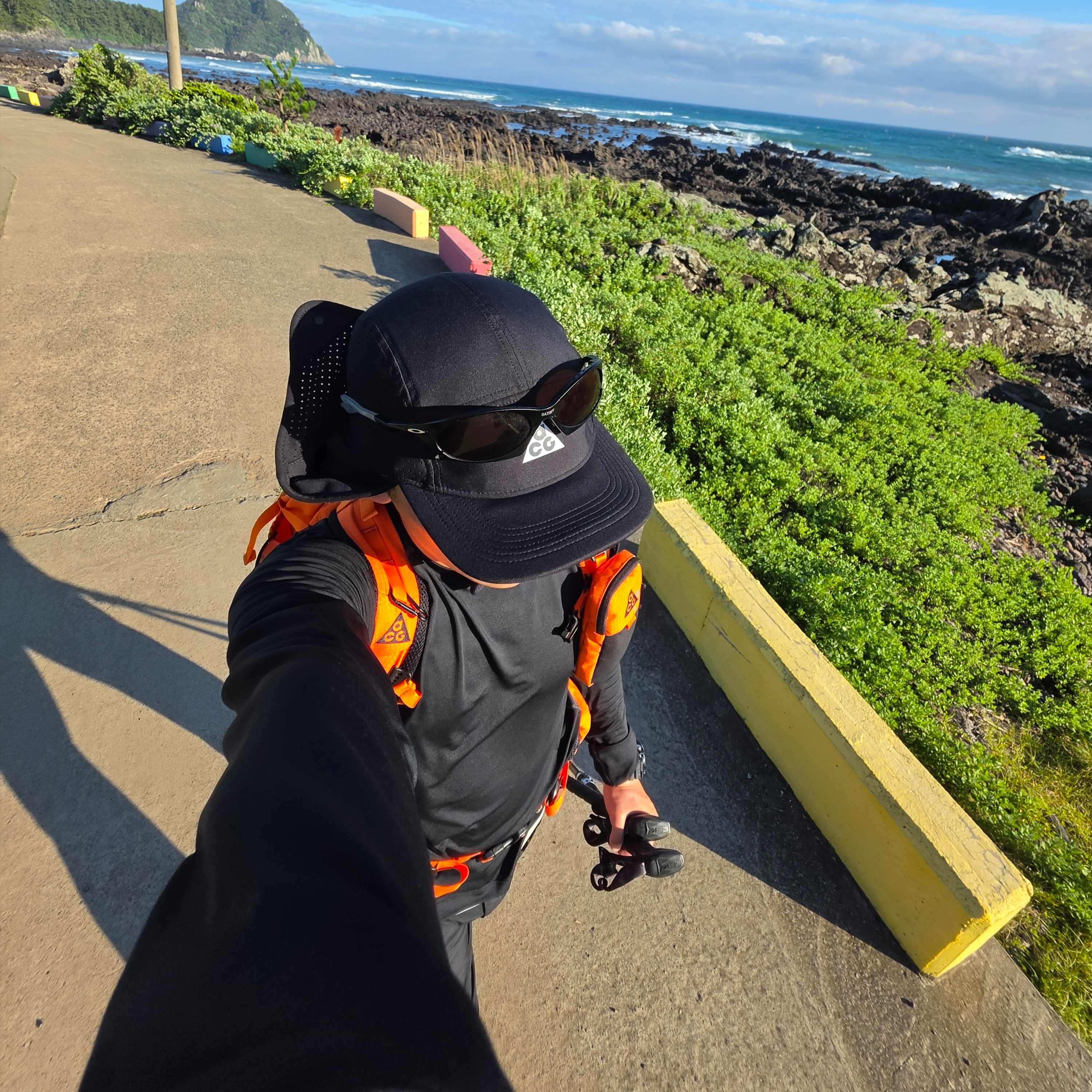 Nike ACG Fly Cap Black, Nike ACG 36 Backpack Safety Orange 착용 스타일