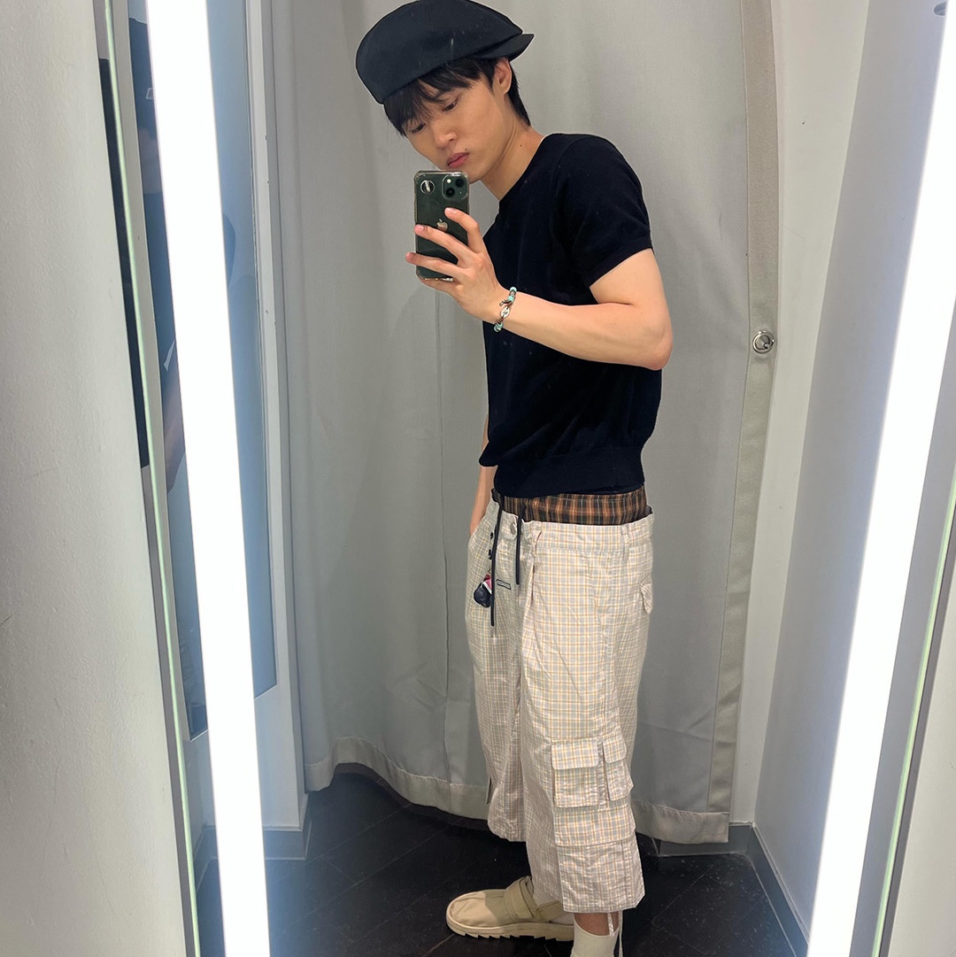 Thevinylhouse Layered Check Cargo Shorts Cream 착용 스타일