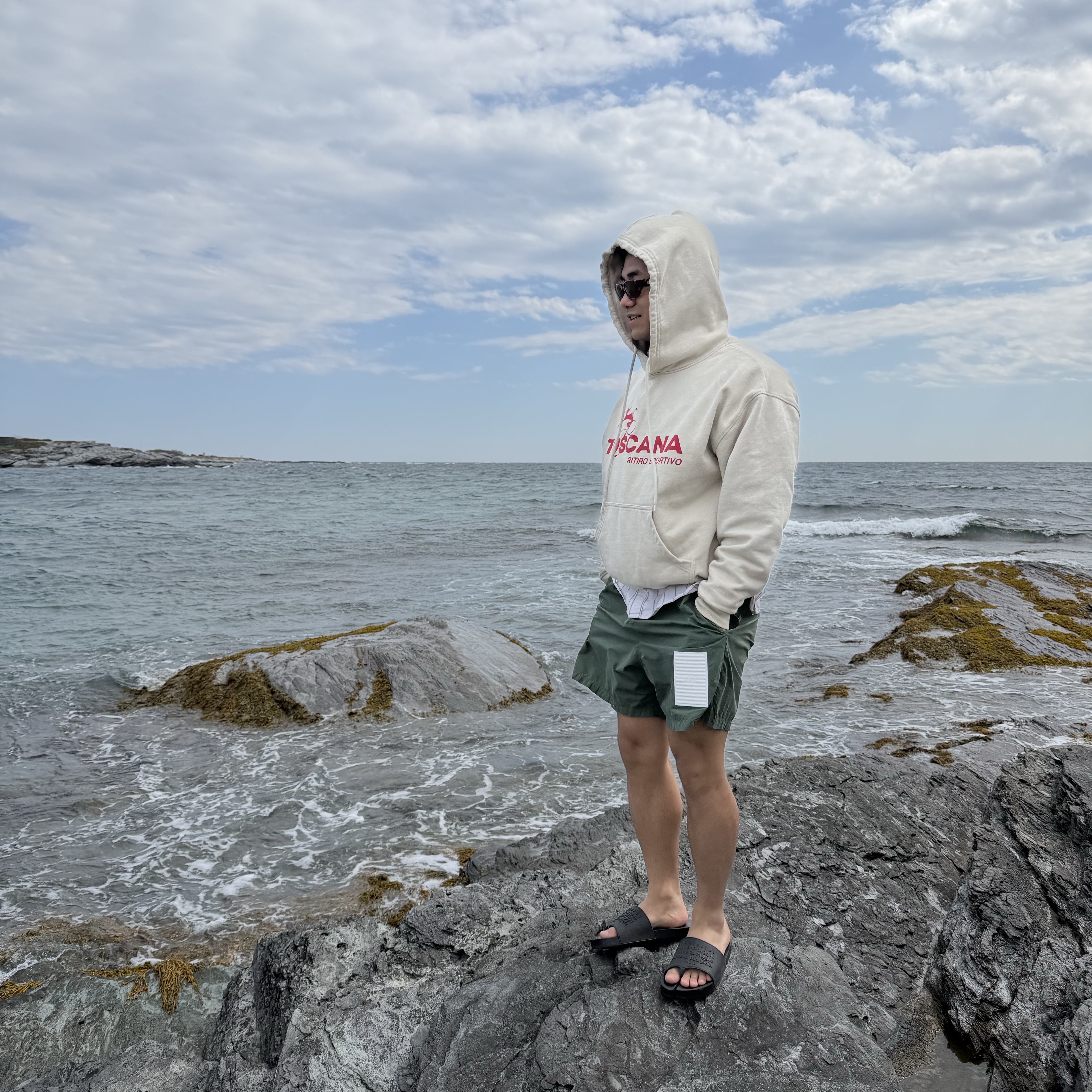UVU Toscana Hoodie Ecru, Stone Island B100005 Micro Brushed Nylon-TC_S.I. Marina Loose-Wide-Leg-Fit Mid-Length Swim Shorts Quartz Green - 26SS 착용 스타일 - 1