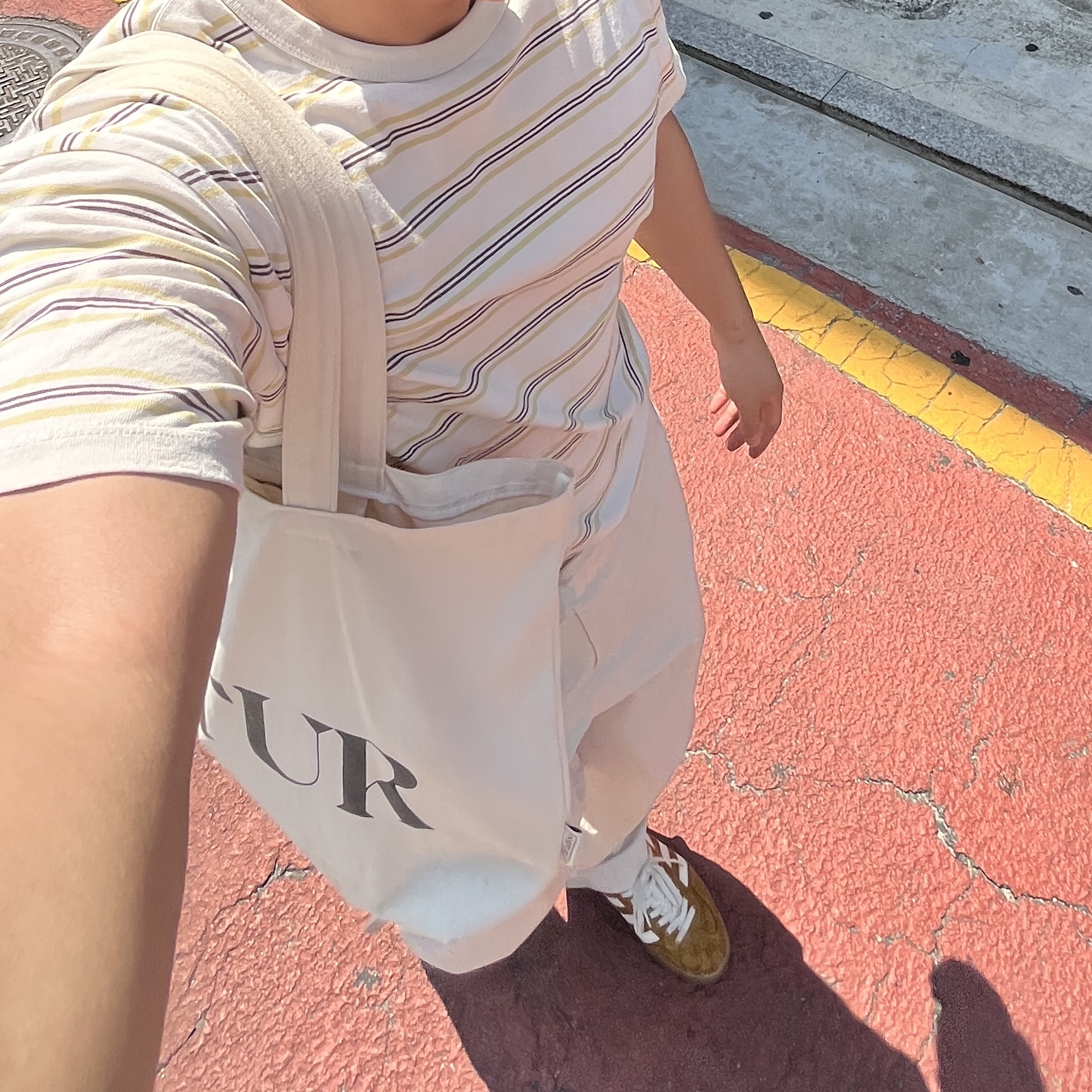 Gucci x Adidas Gazelle Sneakers Yellow White 착용 스타일