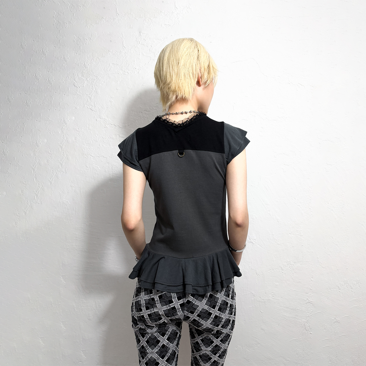 스틸레써디 코르셋 플레어 티셔츠: 챠콜(Still Lethardy Corset Flared T-shirt: Charcoal) - 5