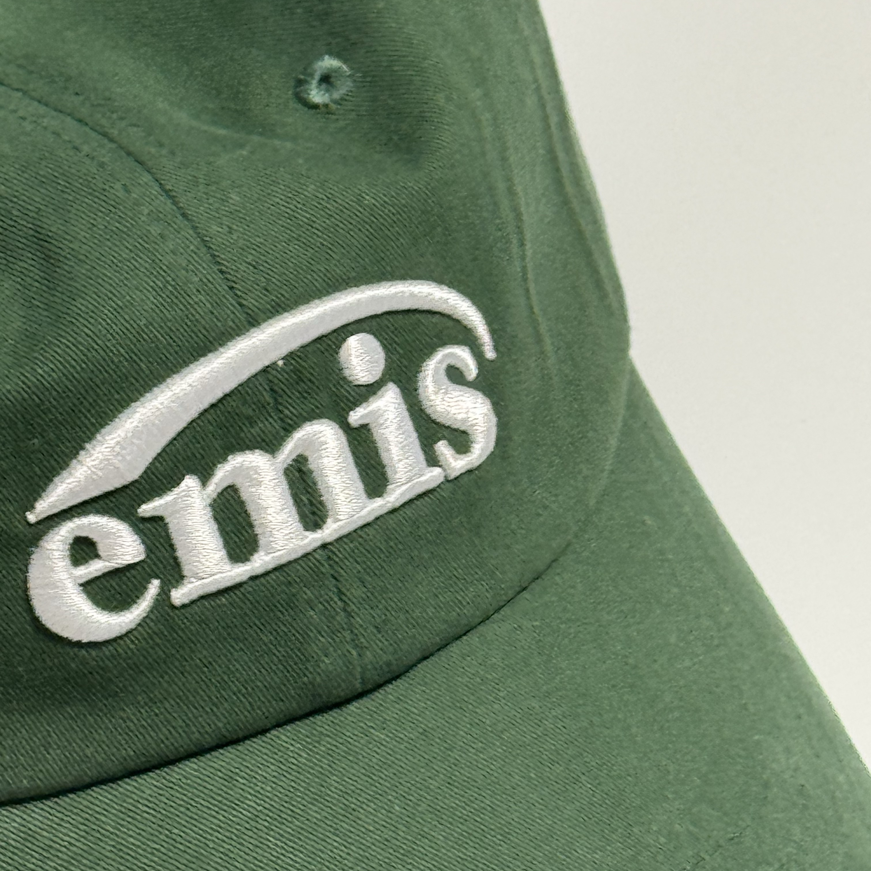 Emis New Logo Emis Cap Green 착용 스타일
