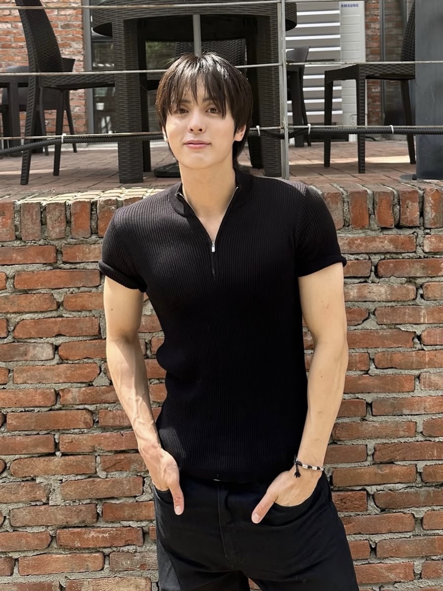 PHOS333 M Slim Fit Half Zip Knit Black 착용 스타일 - 1