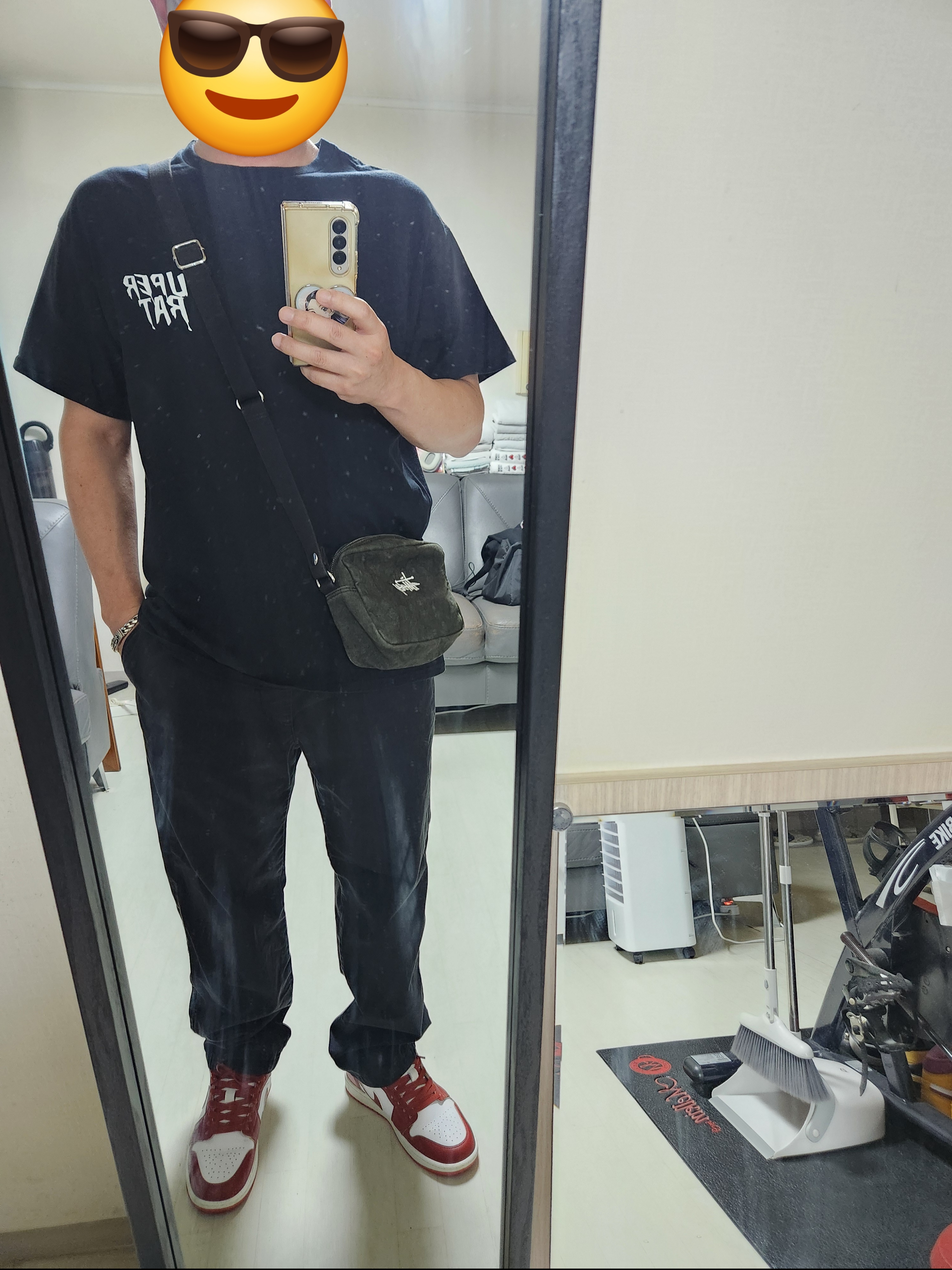 Jordan 1 Low SE Dune Red White, Stussy Canvas Side Pouch Washed Black 착용 스타일