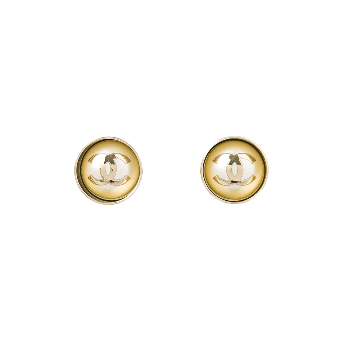 ITRMTEDHAAW8 Chanel 25K CC Logo Pearl Metal Earrings in Pearly White and Champagne Gold