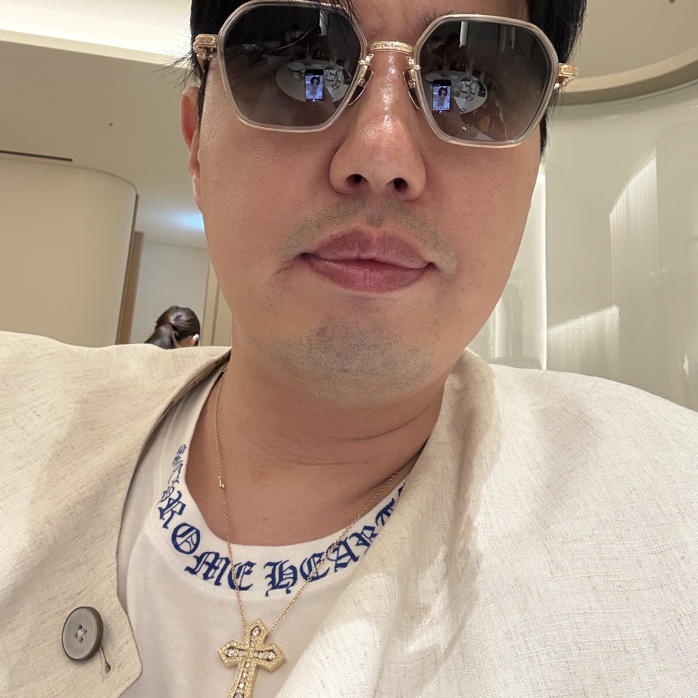 Chrome Hearts Neck Script Logo T-Shirt White Blue 착용 스타일 - 3