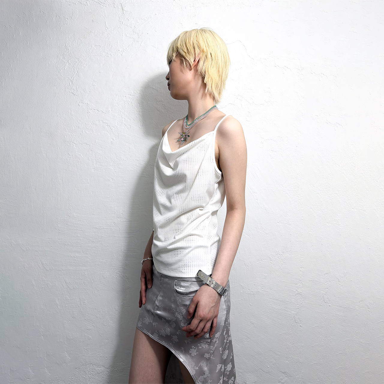 스틸레써디 글리터 카울 넥 캐미솔: 화이트(Still Lethardy Glitter Cowl Neck Camisole: White) - 5