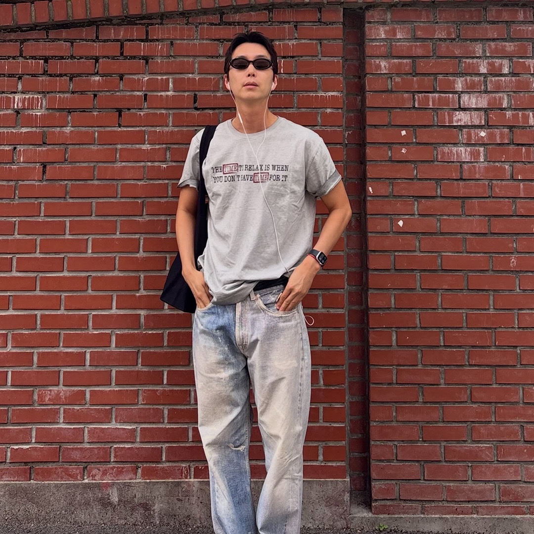 Thevinylhouse Faded Time Tee Grey 착용 스타일