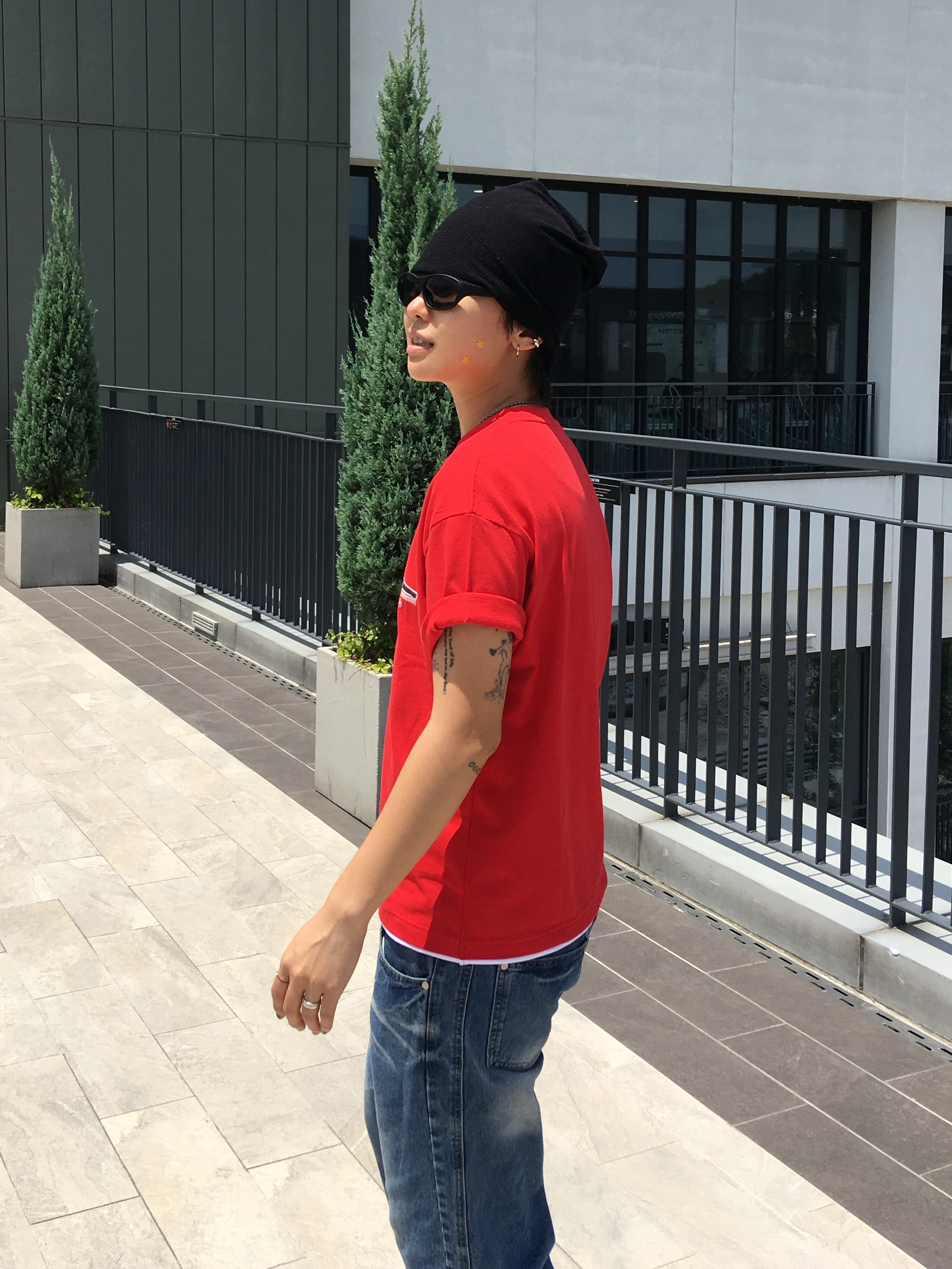 SPORT CHAMBER Pulse Logo T-Shirt Red 착용 스타일 - 3