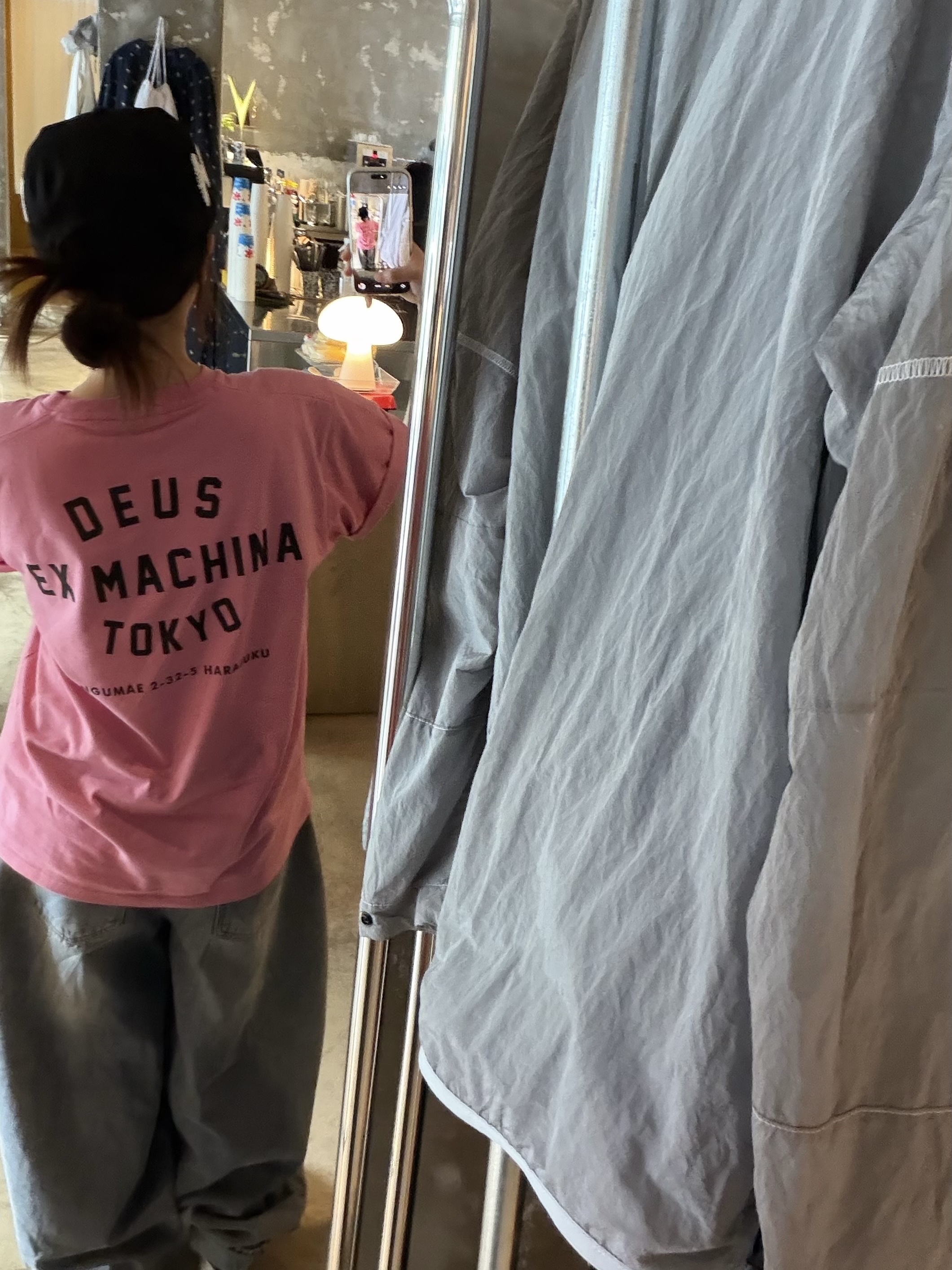Deus Ex Machina Tokyo College Address T-Shirt Pink, Keymisery Whisper Pillbox Cap Black 착용 스타일