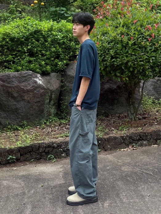 QT8 GARMENTS Washed Oxford Carpenter Pants Grey 착용 스타일 - 3