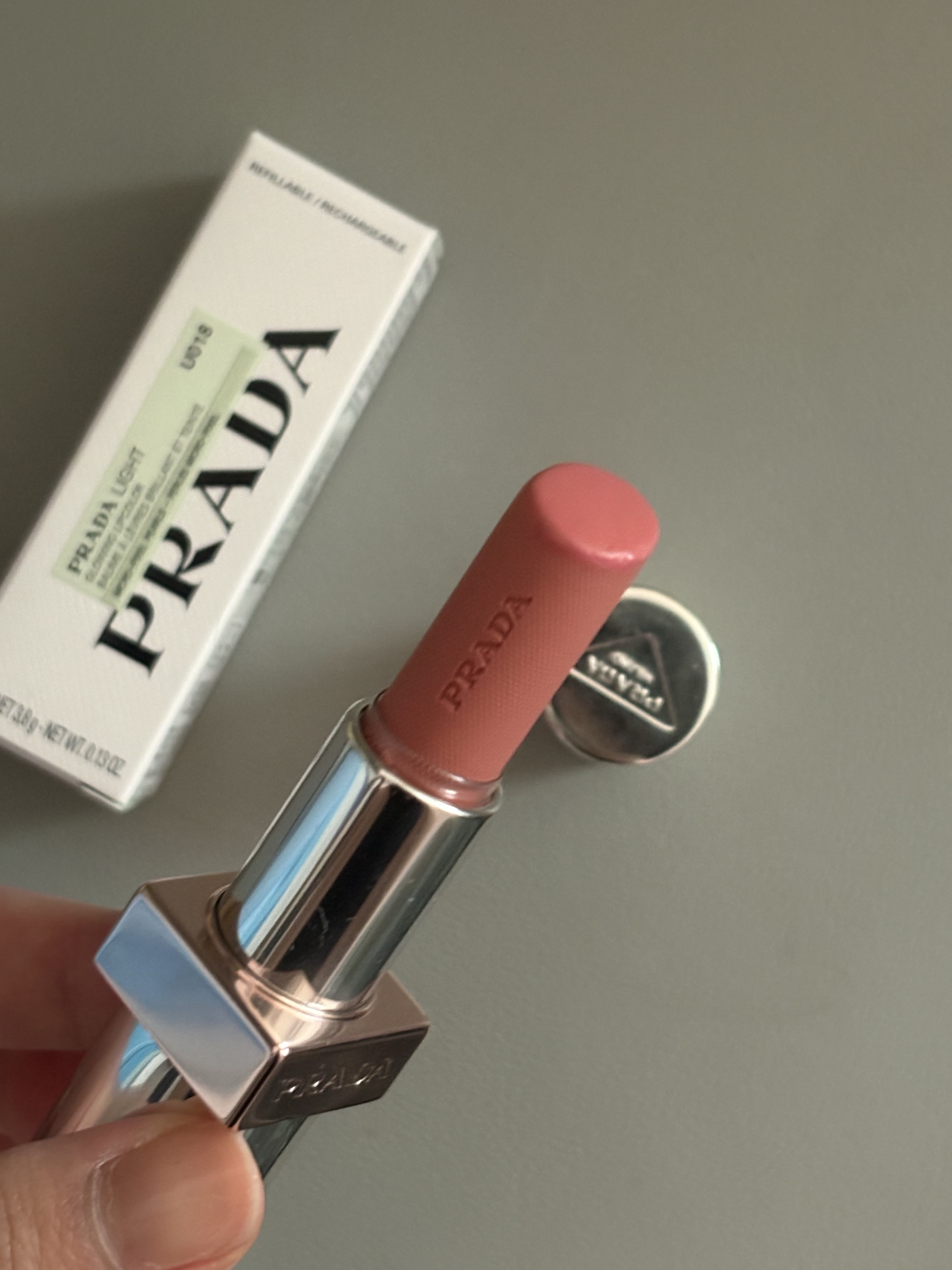 Prada Light Glowing Lip Balm U018 Pink 착용 스타일