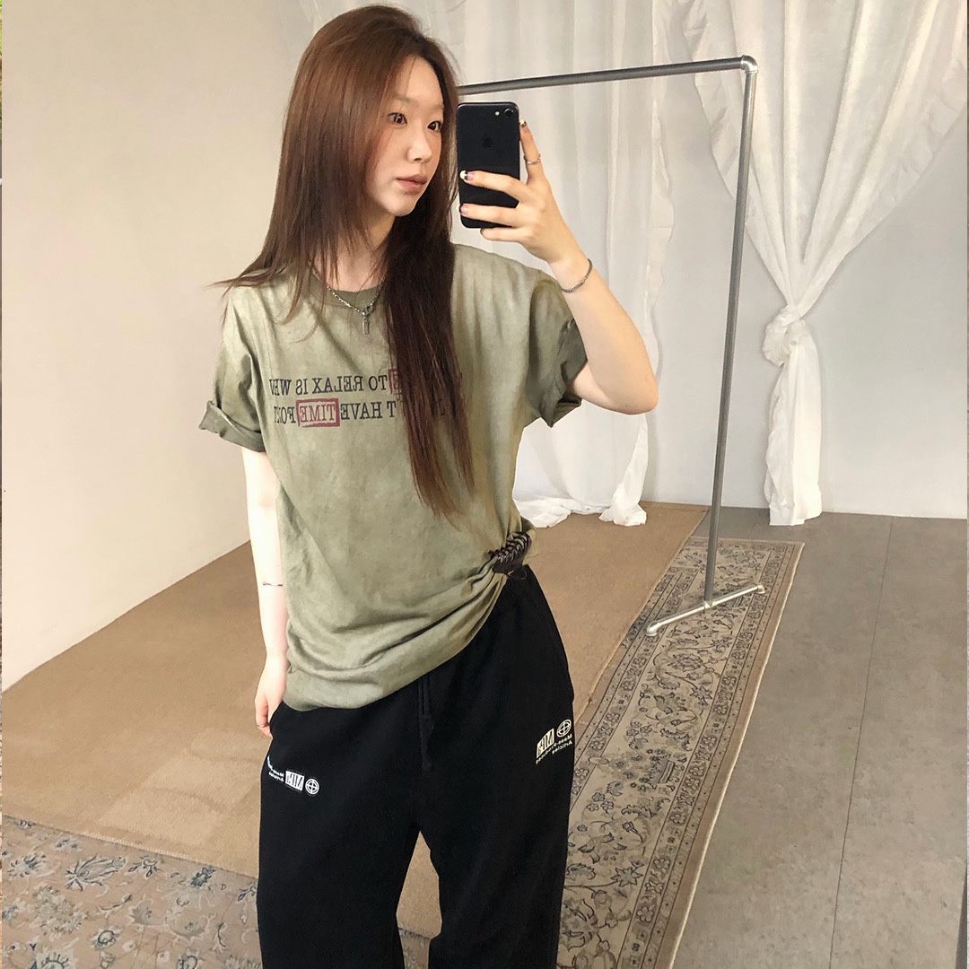 Thevinylhouse Faded Time Tee Olive 착용 스타일