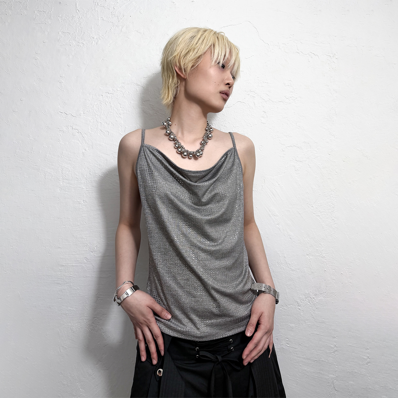 스틸레써디 글리터 카울 넥 캐미솔: 그레(Still Lethardy Glitter Cowl Neck Camisole: Grey) - 4