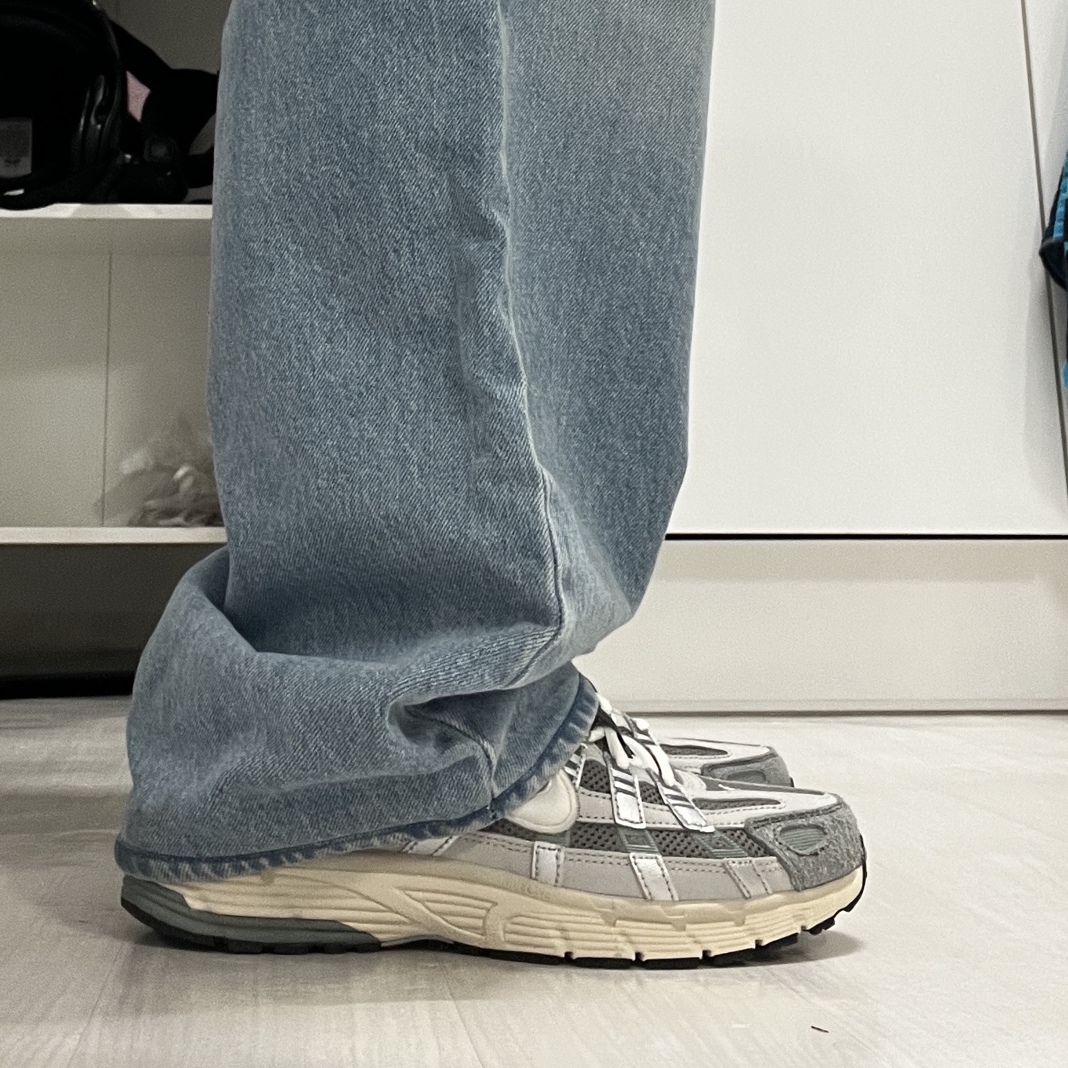 Nike P-6000 Flat Pewter Light Iron Ore 착용 스타일 - 1