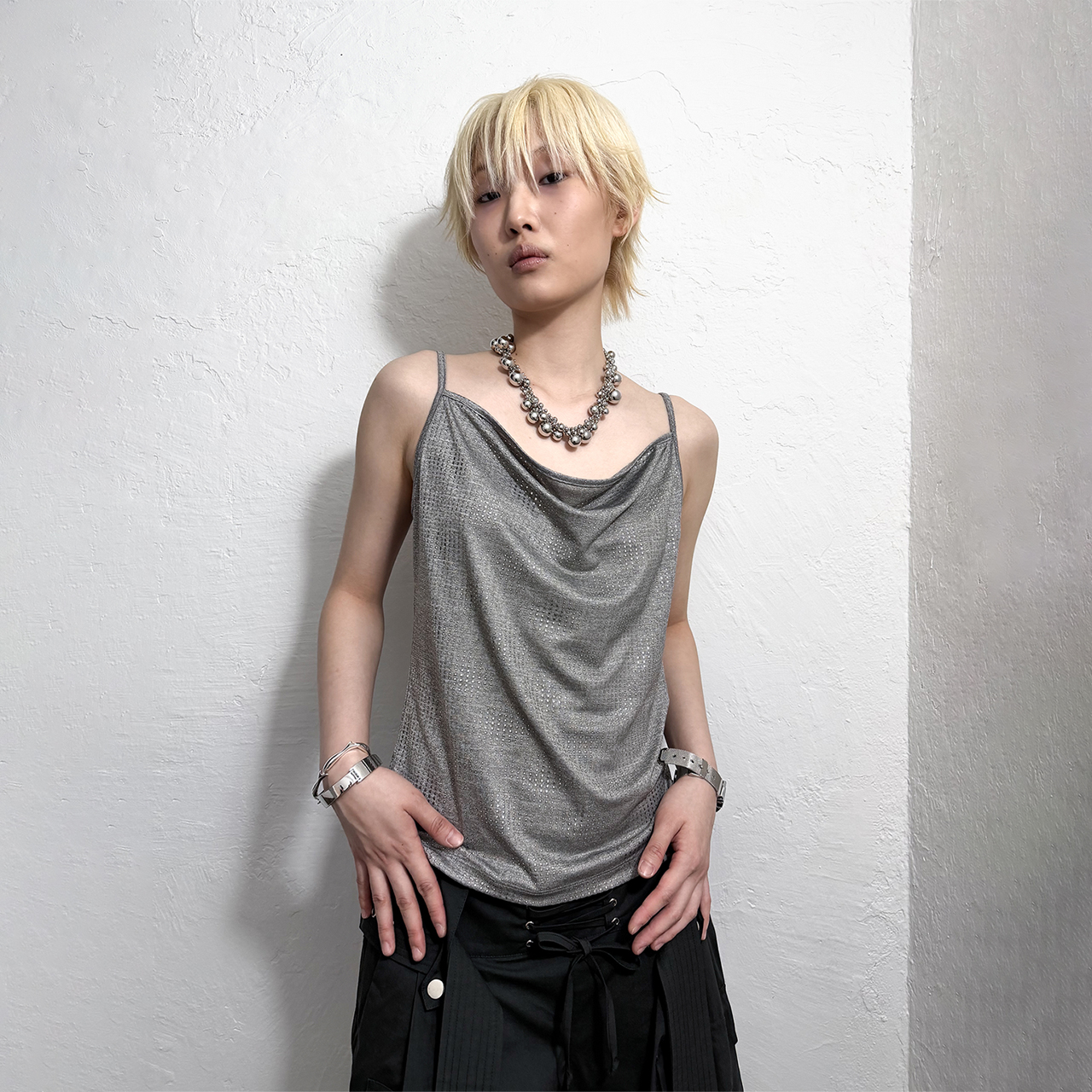 스틸레써디 글리터 카울 넥 캐미솔: 그레(Still Lethardy Glitter Cowl Neck Camisole: Grey) - 3