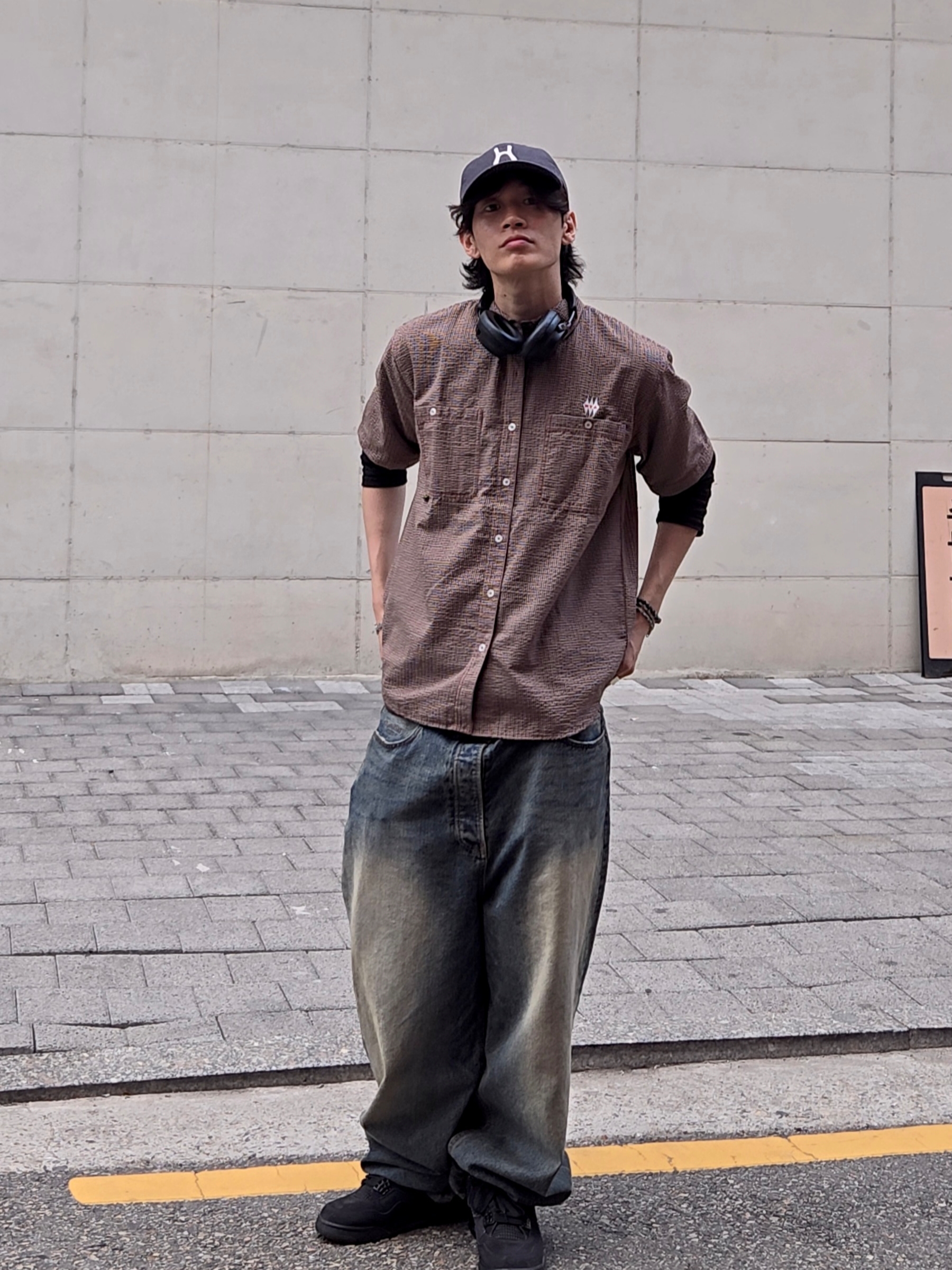 Hello Sunrise H Logo Cotton Relaxed Fit 6Panel Cap Charcoal, Jordan 4 Retro Black Cat 2020 착용 스타일 - 3