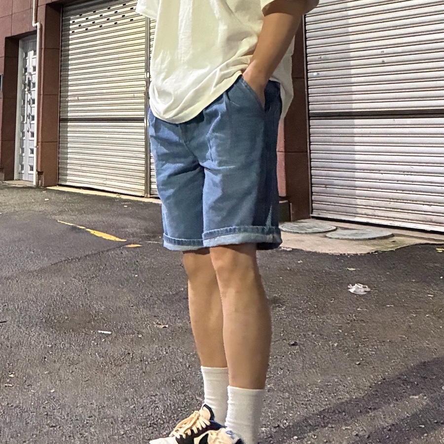 [KREAM 단독][니티드X림박스] Knitted Relaxed Washing Denim Two-Tuck Cinch Back Shorts Washing Blue 착용 스타일 - 2