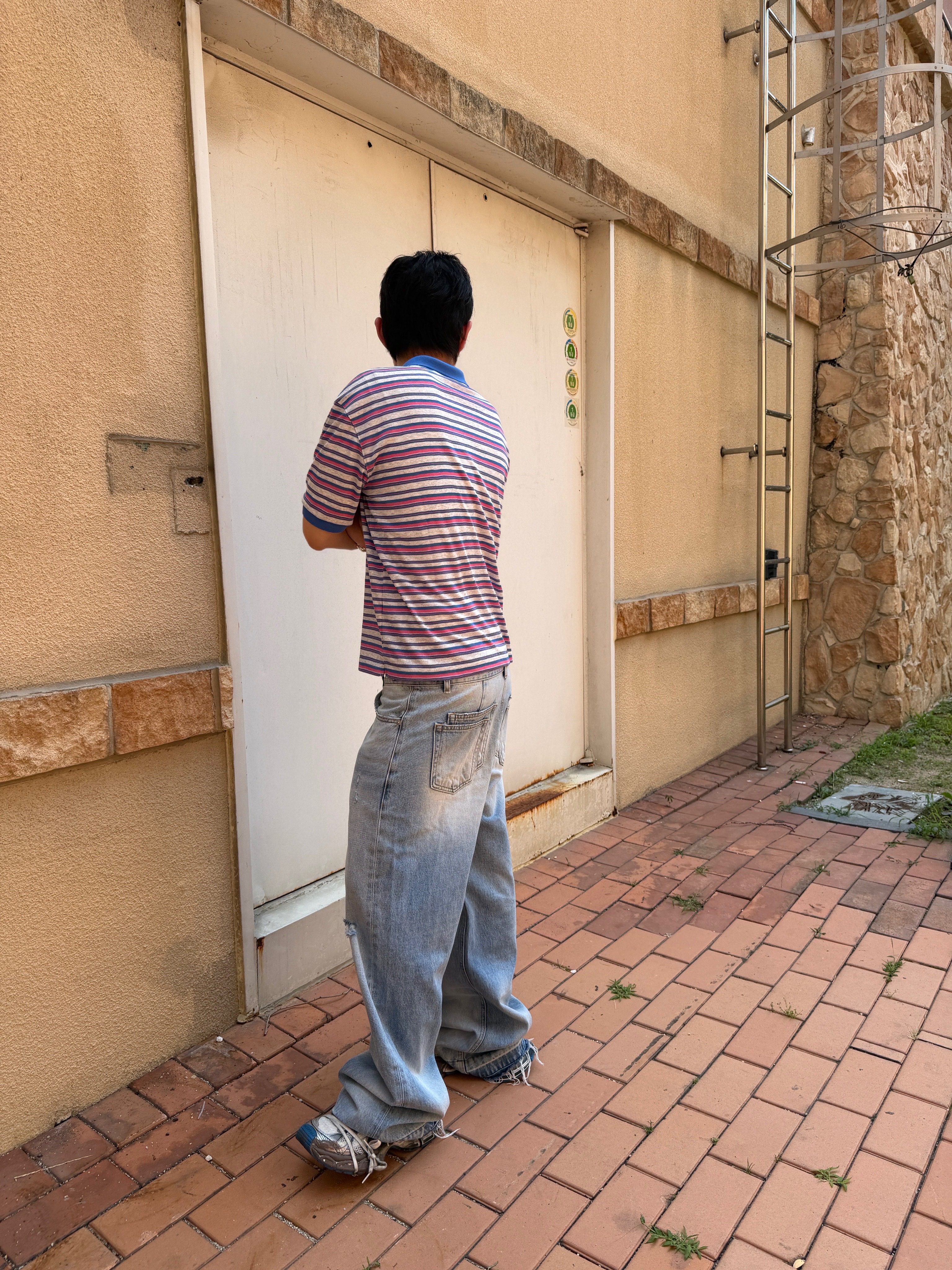 Nonnod Summer Polo Shirt Multi Stripe, Nonnod Bleached Denim Light Blue 착용 스타일 - 3