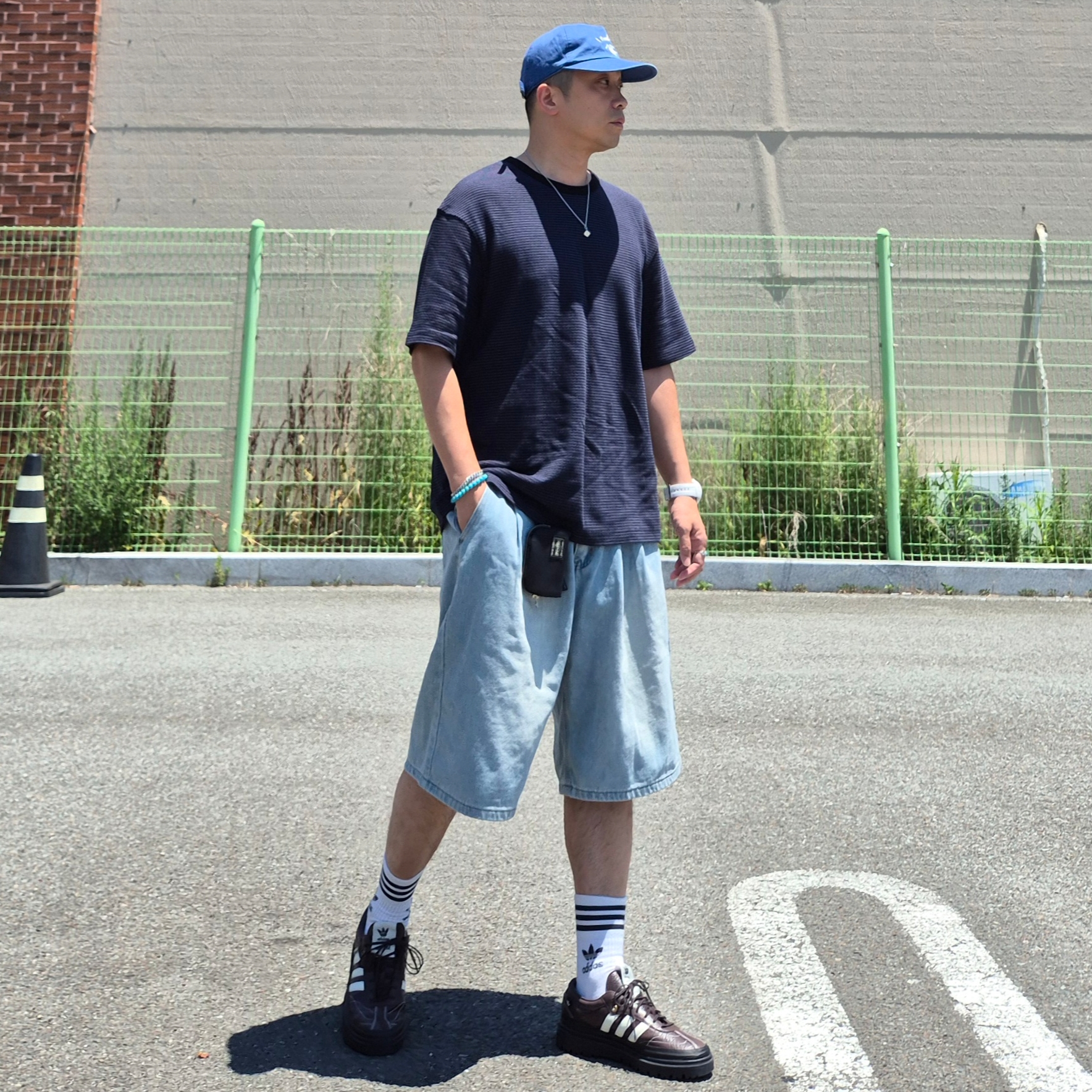 Adidas x Song for the Mute 007 Samba LX Freizeit Aurora Coffee, Porter Drawing Coin Key Case Black 착용 스타일 - 2
