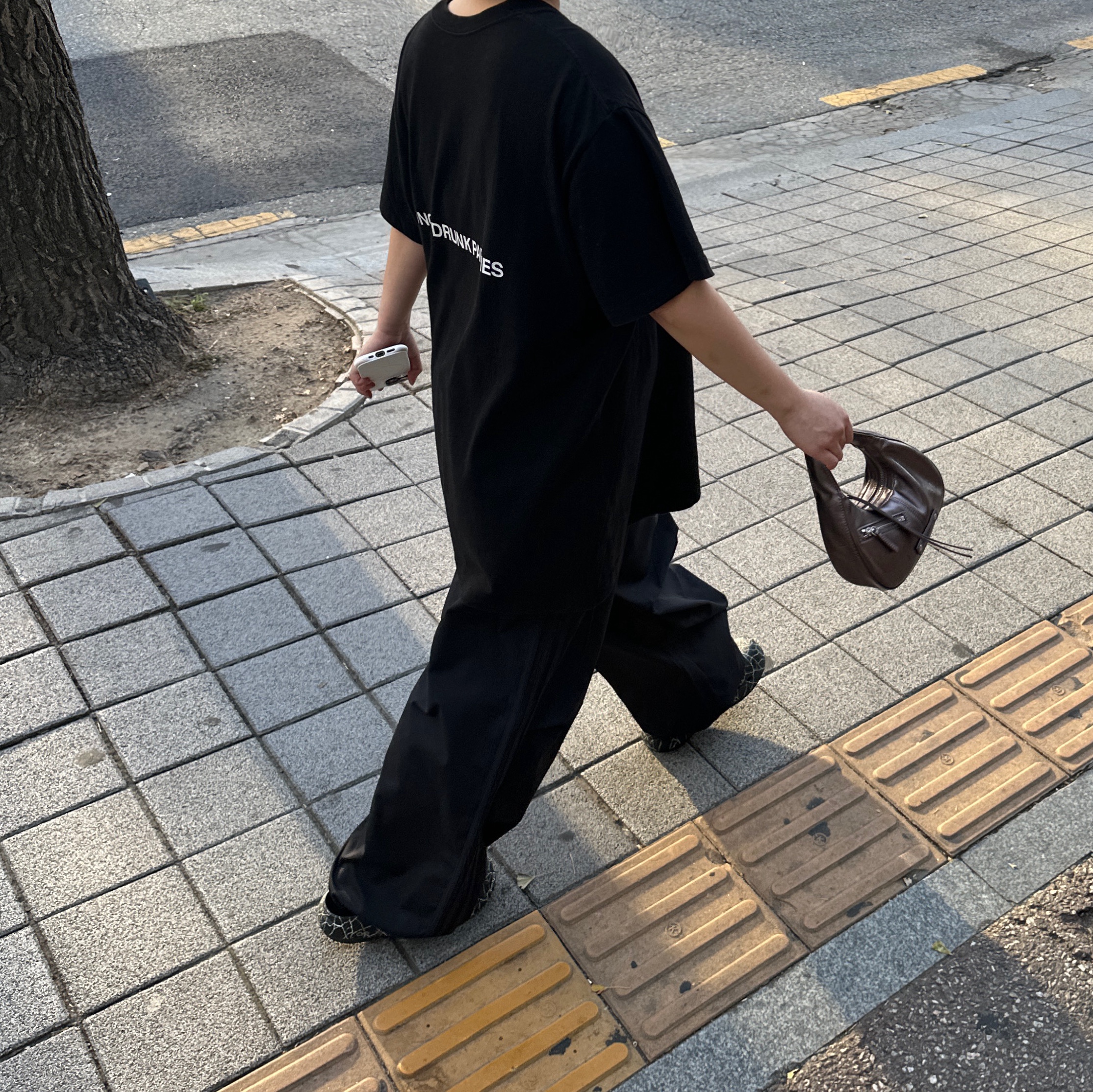 Adidas Parachute Pants Black - KR Sizing 착용 스타일