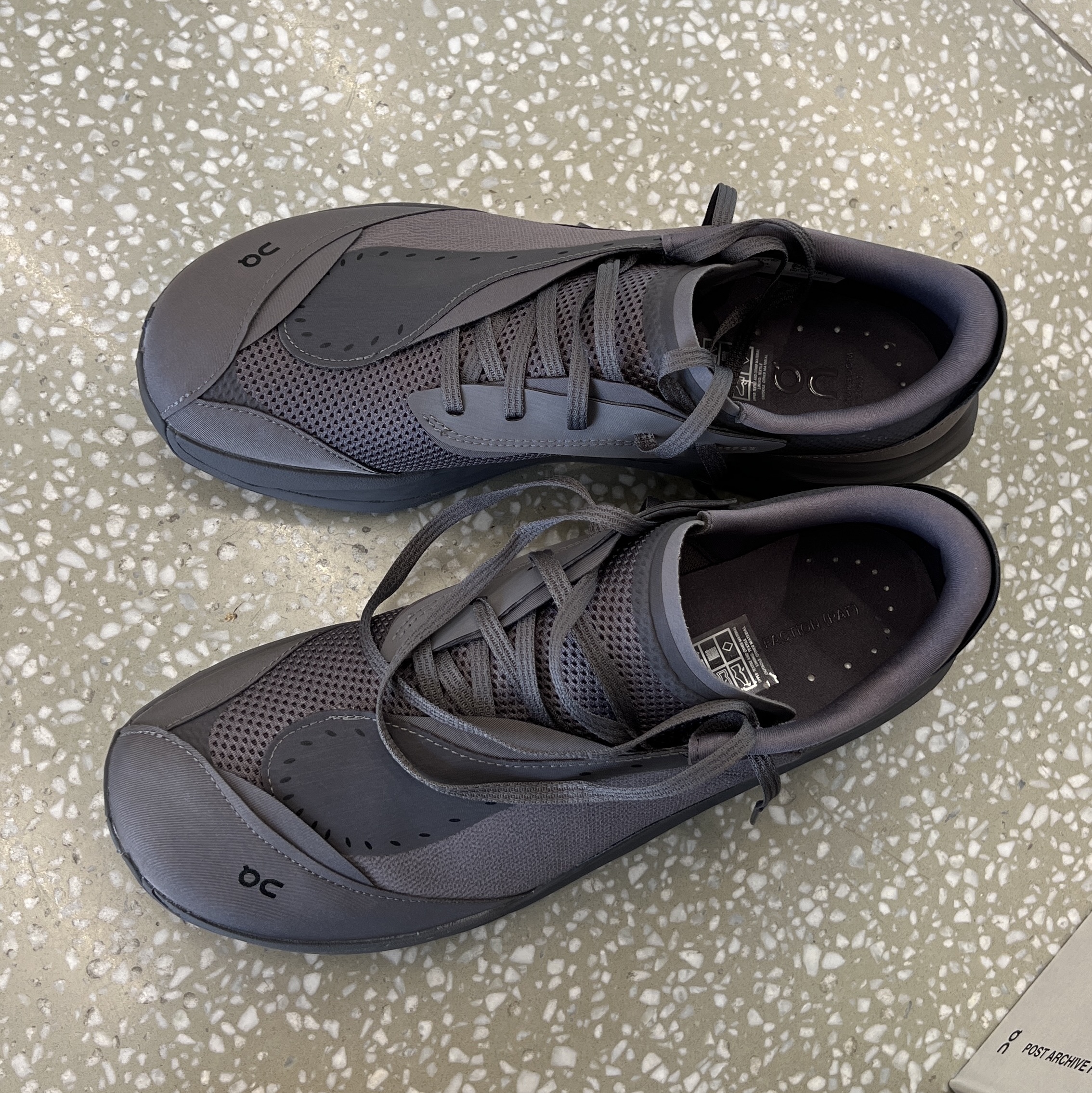 On Running x Post Archive Faction (Paf) Cloudboom Volt Ember Pebble 착용 스타일 - 2