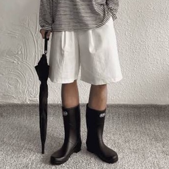 (W) Hunter Play Short Rain Boots Black 착용 스타일
