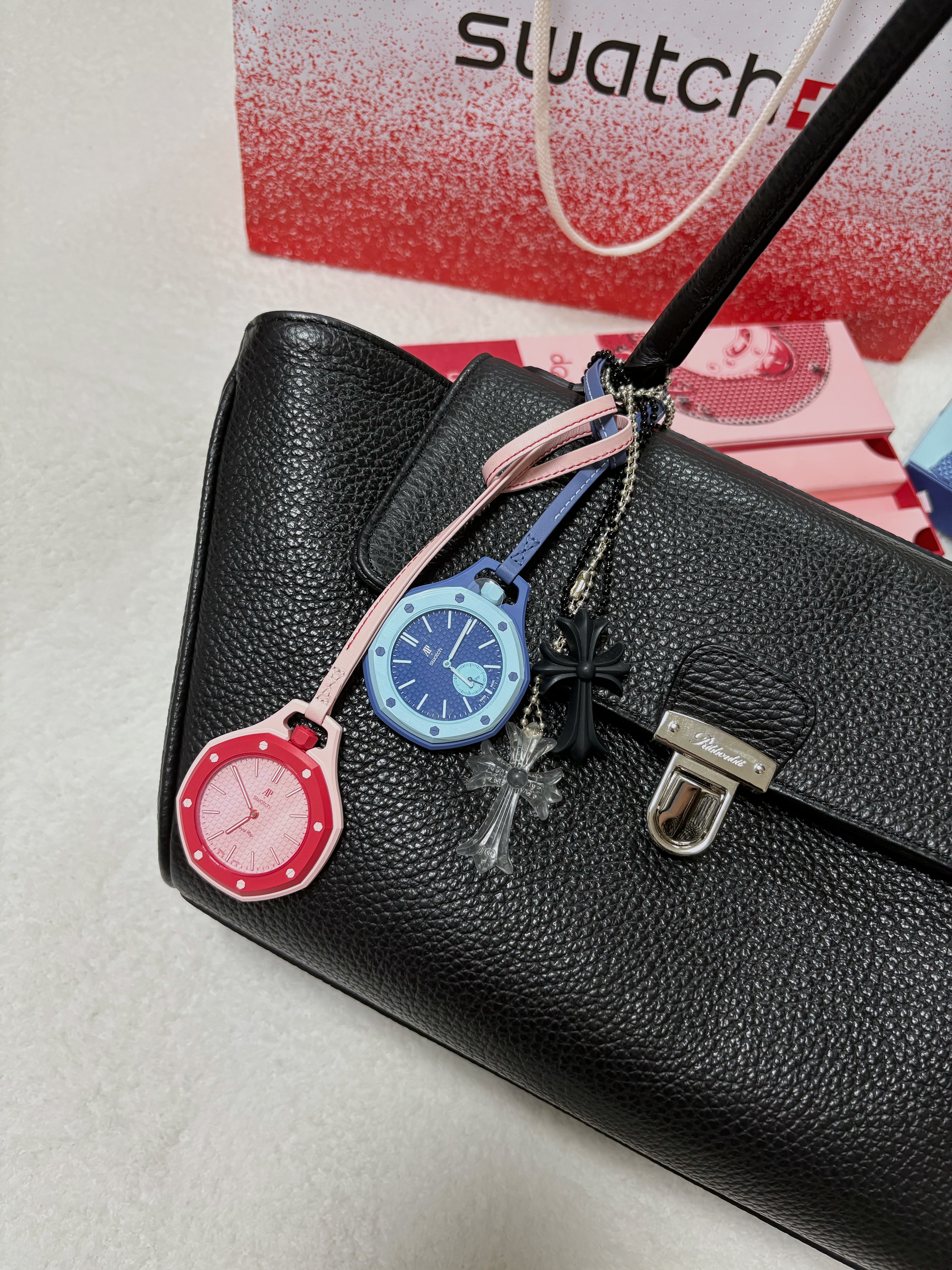 Swatch x Audemars Piguet Bioceramic Royal Pop Làn Ba, Swatch x Audemars Piguet Bioceramic Royal Pop Otto Rosso 착용 스타일 - 1